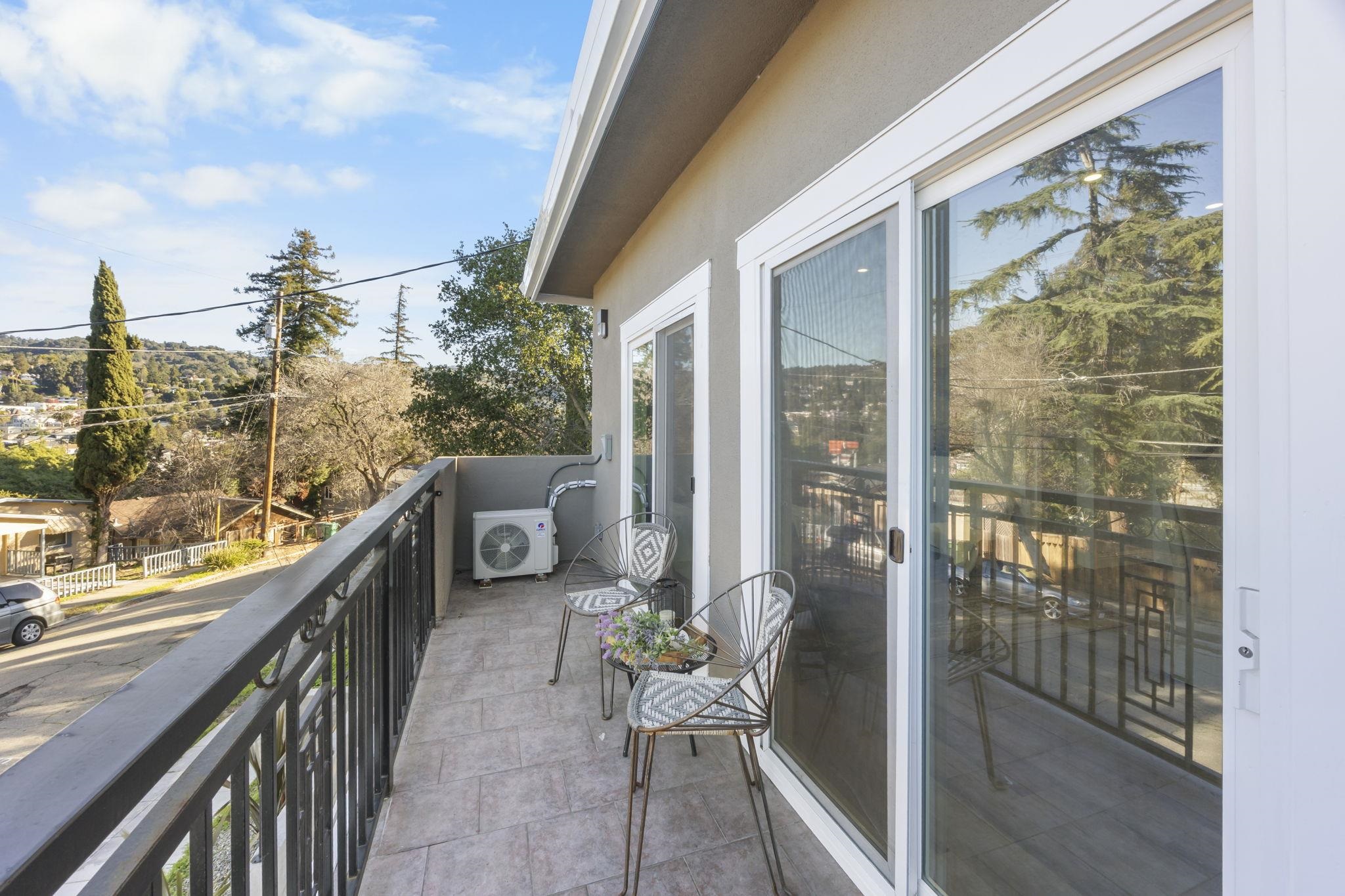 Detail Gallery Image 12 of 55 For 4737 Redding St, Oakland,  CA 94619 - 5 Beds | 6/1 Baths