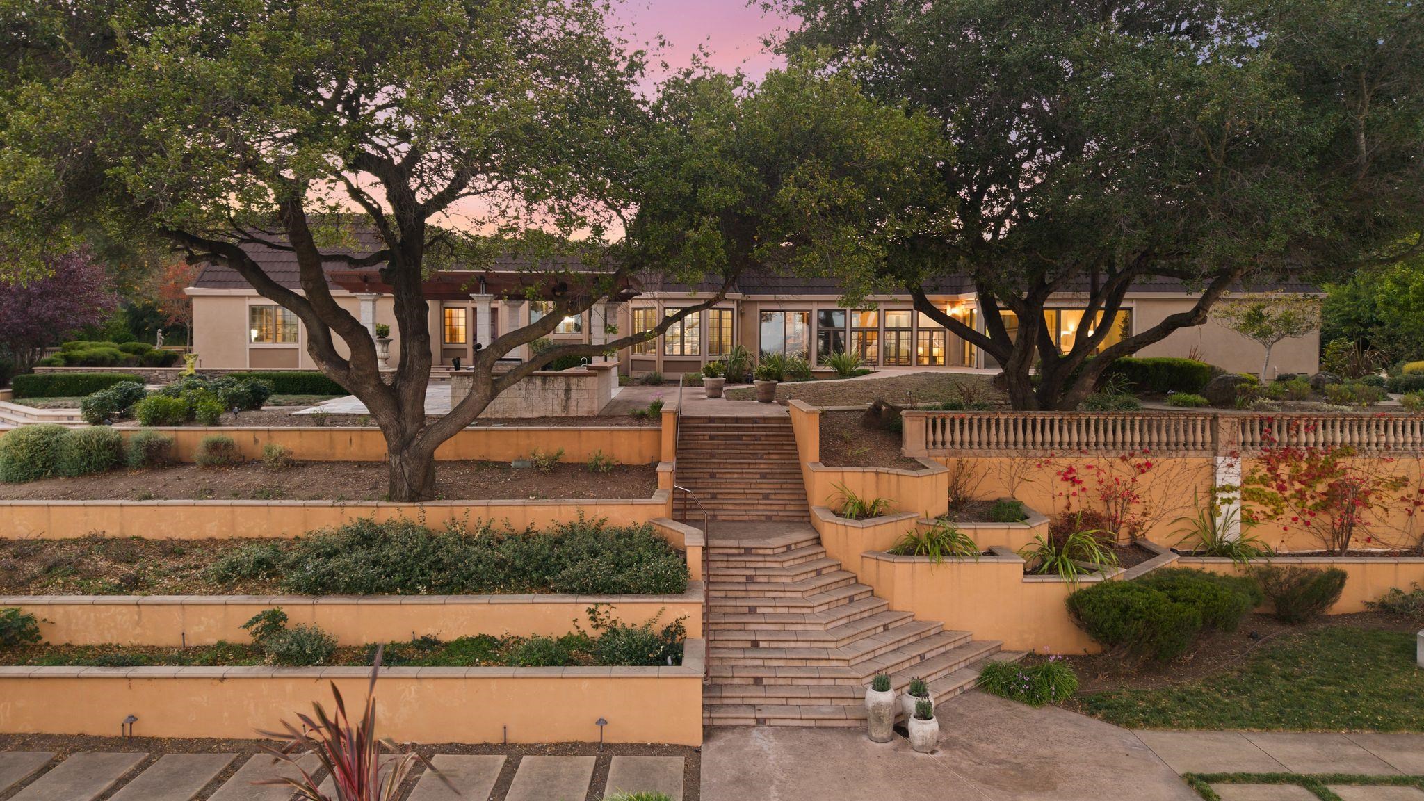 Detail Gallery Image 5 of 50 For 10633 Dublin Canyon Rd, Pleasanton,  CA 94588 - 5 Beds | 4 Baths