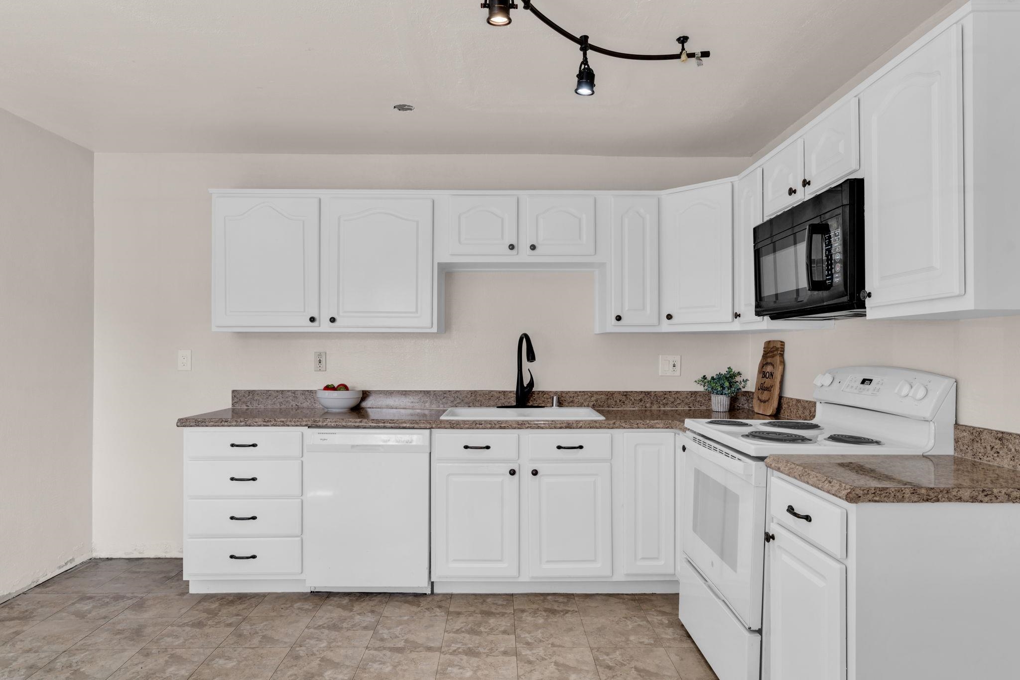 Detail Gallery Image 11 of 38 For 4141 Rita Dr, Martinez,  CA 94553 - 4 Beds | 2 Baths