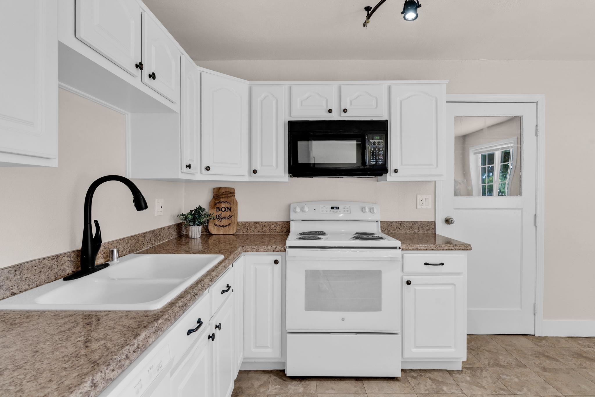 Detail Gallery Image 12 of 38 For 4141 Rita Dr, Martinez,  CA 94553 - 4 Beds | 2 Baths