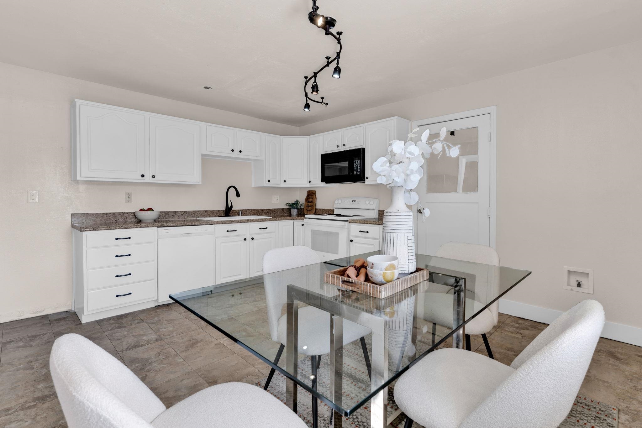 Detail Gallery Image 13 of 38 For 4141 Rita Dr, Martinez,  CA 94553 - 4 Beds | 2 Baths