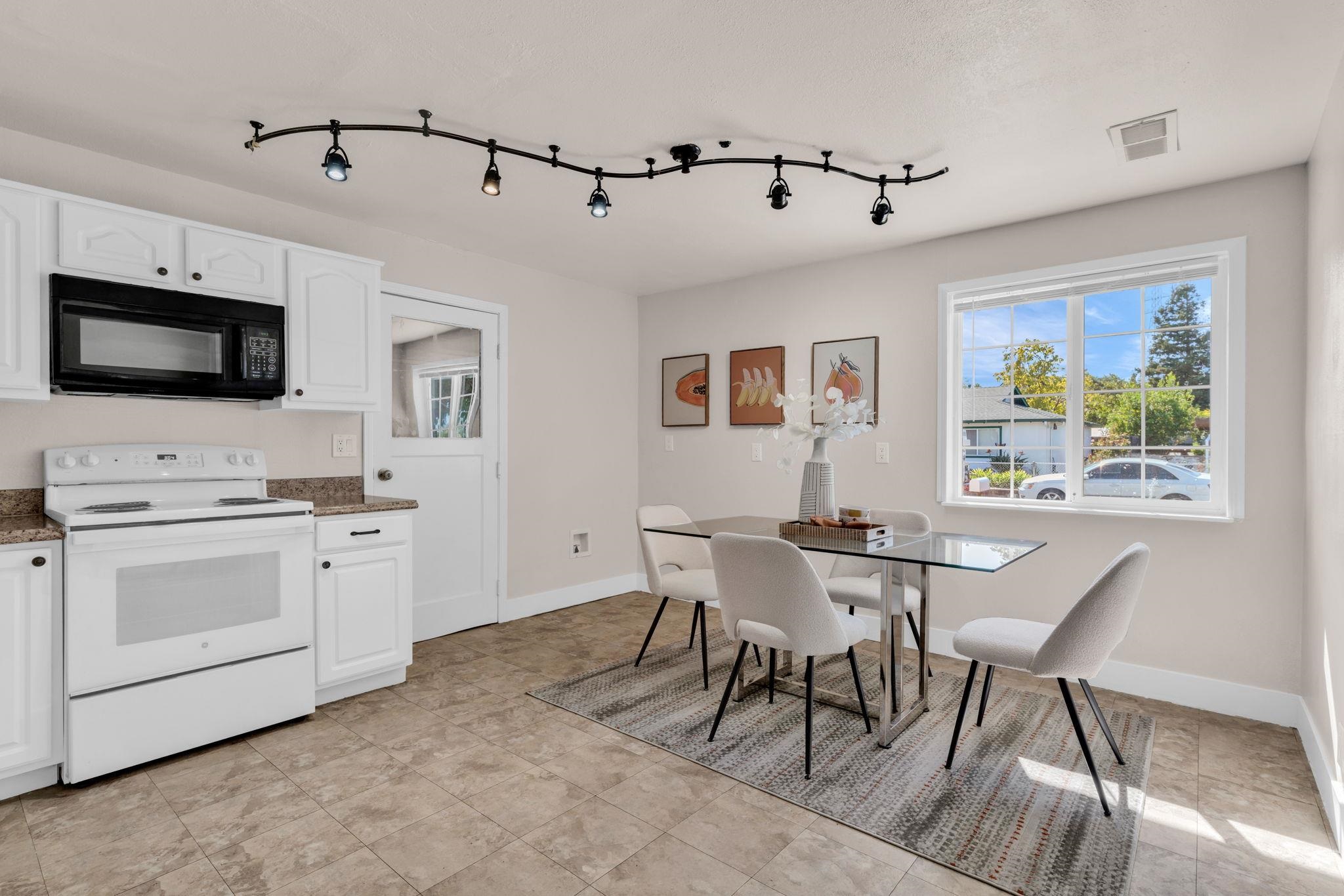 Detail Gallery Image 4 of 38 For 4141 Rita Dr, Martinez,  CA 94553 - 4 Beds | 2 Baths