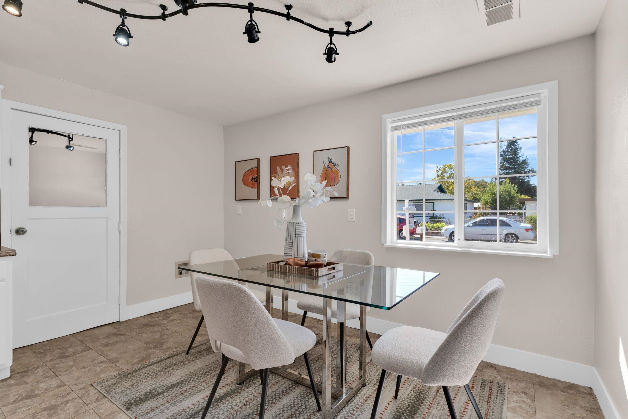 Detail Gallery Image 5 of 38 For 4141 Rita Dr, Martinez,  CA 94553 - 4 Beds | 2 Baths