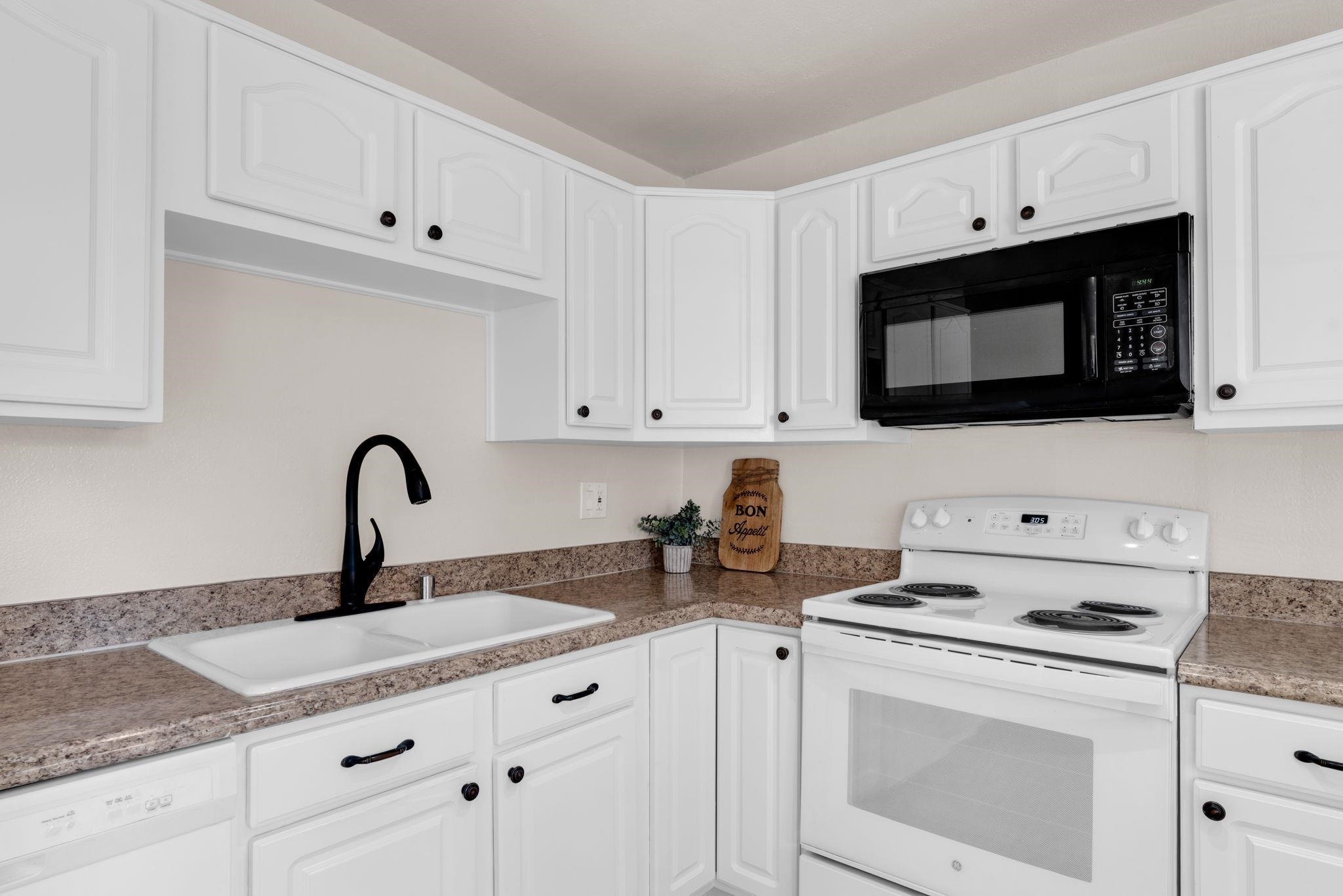 Detail Gallery Image 8 of 38 For 4141 Rita Dr, Martinez,  CA 94553 - 4 Beds | 2 Baths