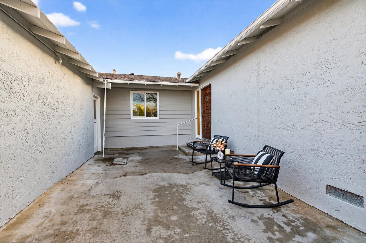 Detail Gallery Image 5 of 44 For 1133 Coronado Way, Livermore,  CA 94550 - 4 Beds | 2 Baths