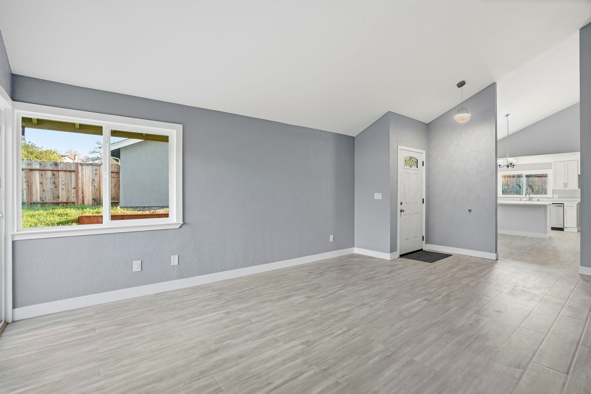 Detail Gallery Image 3 of 32 For 834 Coral Ridge Cir, Rodeo,  CA 94572 - 4 Beds | 2 Baths