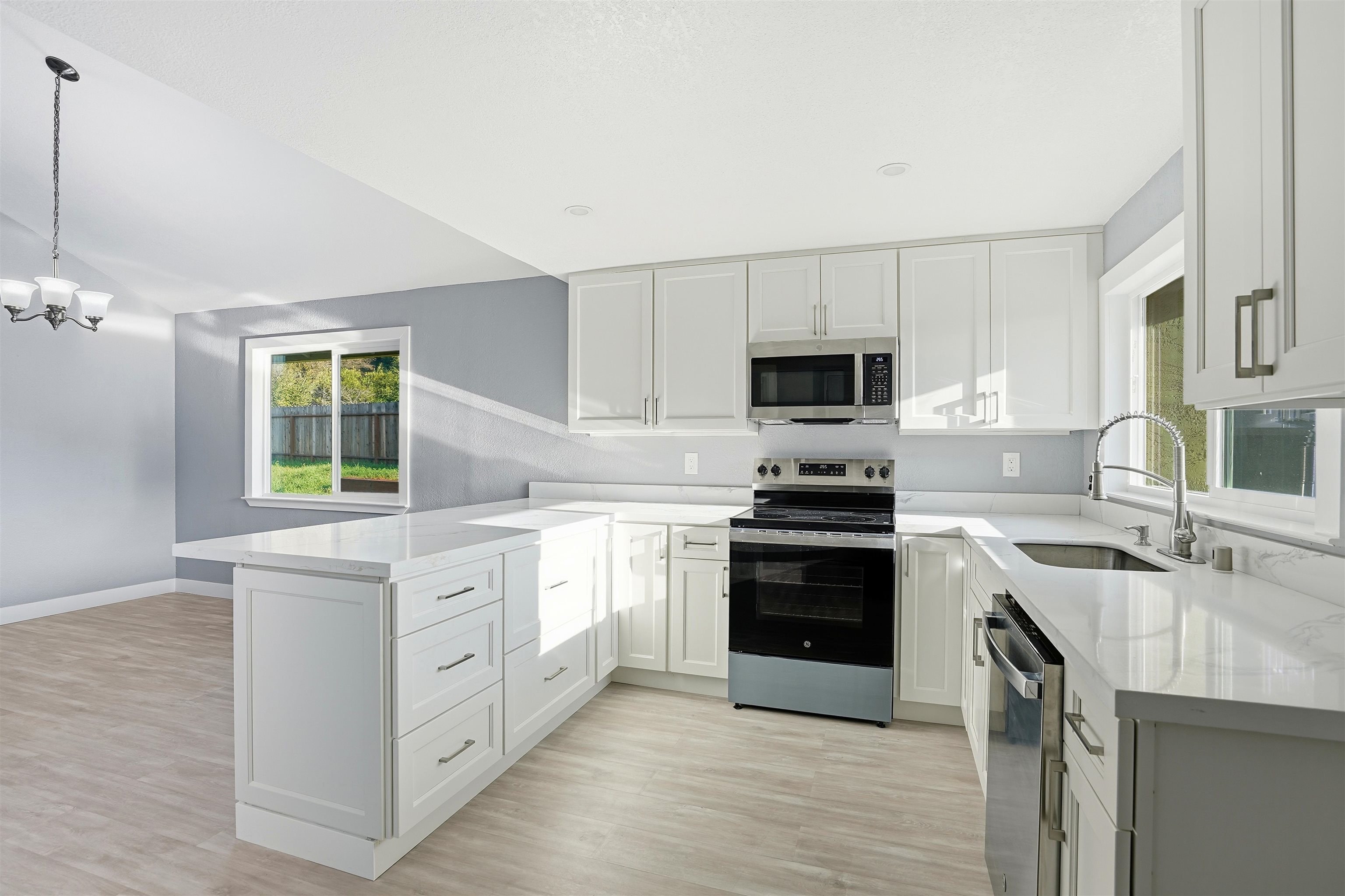 Detail Gallery Image 8 of 32 For 834 Coral Ridge Cir, Rodeo,  CA 94572 - 4 Beds | 2 Baths