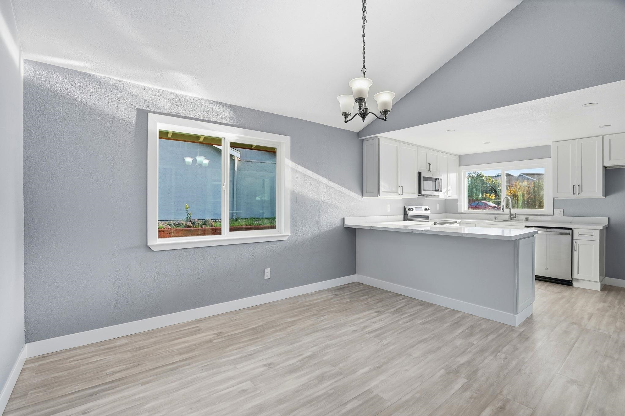 Detail Gallery Image 9 of 32 For 834 Coral Ridge Cir, Rodeo,  CA 94572 - 4 Beds | 2 Baths