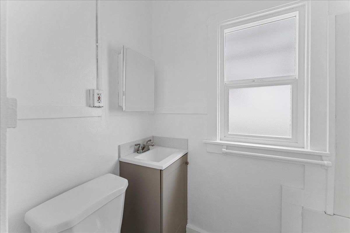 Detail Gallery Image 23 of 36 For 1127 Key Route Blvd, Albany,  CA 94706 - 2 Beds | 1 Baths