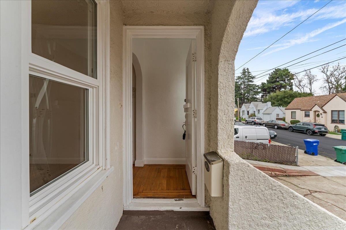 Detail Gallery Image 4 of 36 For 1127 Key Route Blvd, Albany,  CA 94706 - 2 Beds | 1 Baths
