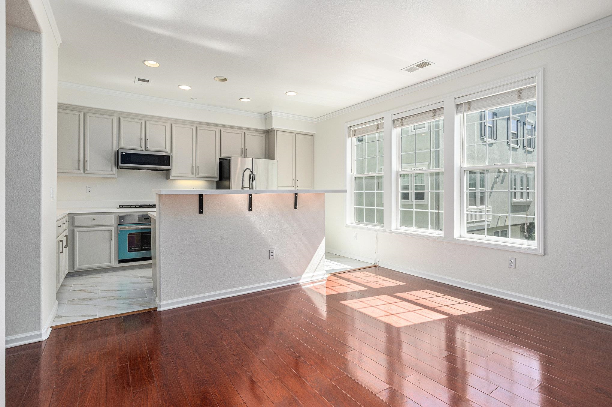 Detail Gallery Image 11 of 34 For 3730 Whitworth Dr, Dublin,  CA 94568 - 4 Beds | 3/1 Baths