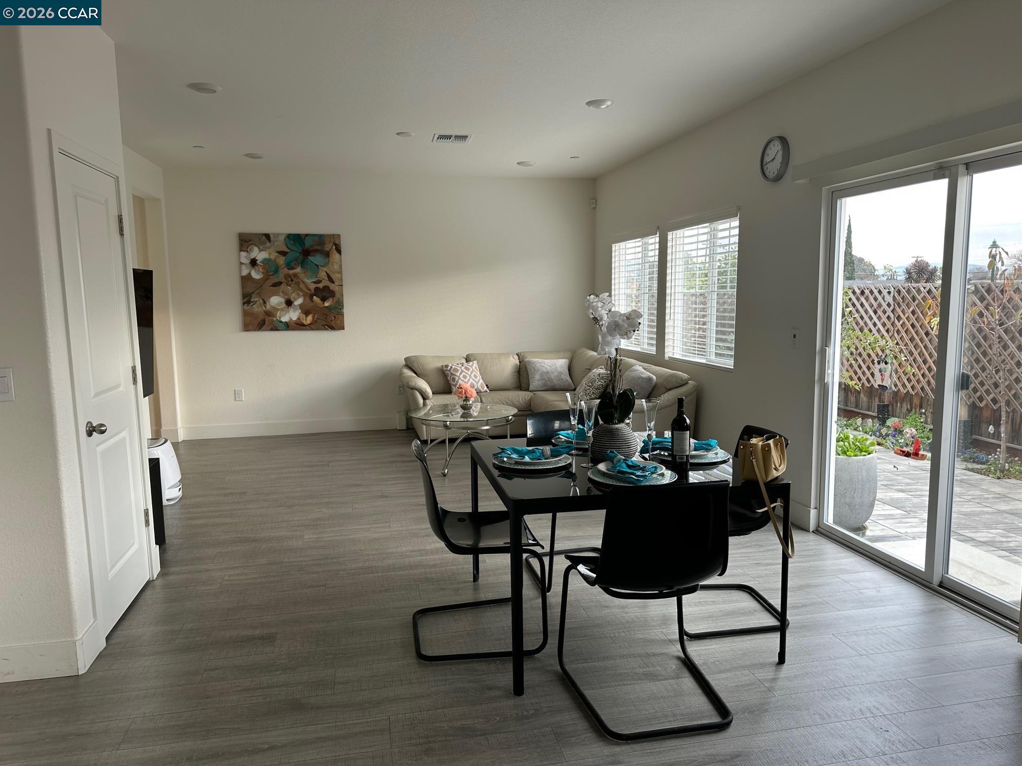 Detail Gallery Image 3 of 19 For 46 Mountainside Way, Hayward,  CA 94544 - 3 Beds | 2/1 Baths