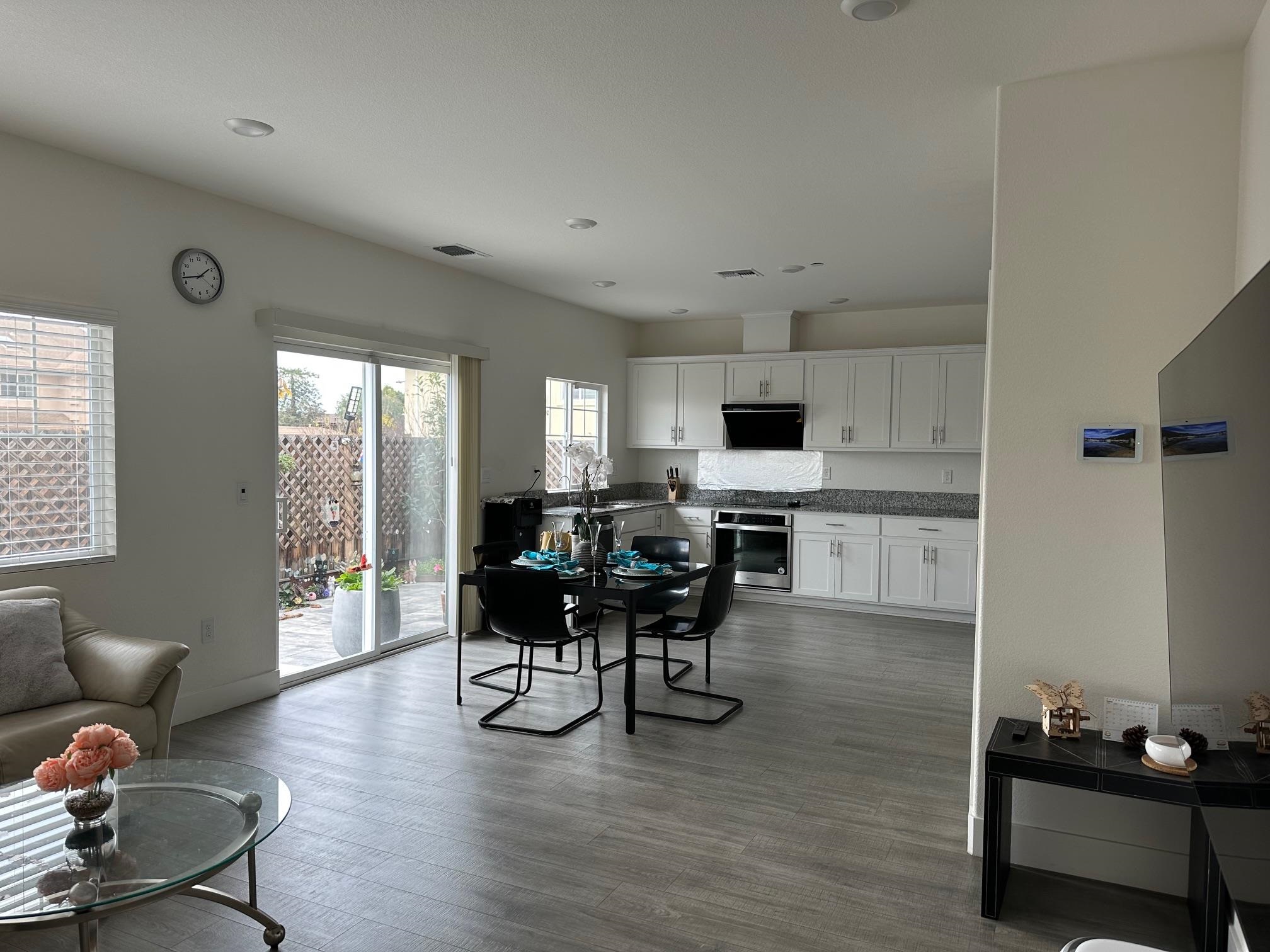 Detail Gallery Image 4 of 17 For 46 Mountainside Way, Hayward,  CA 94544 - 3 Beds | 2/1 Baths