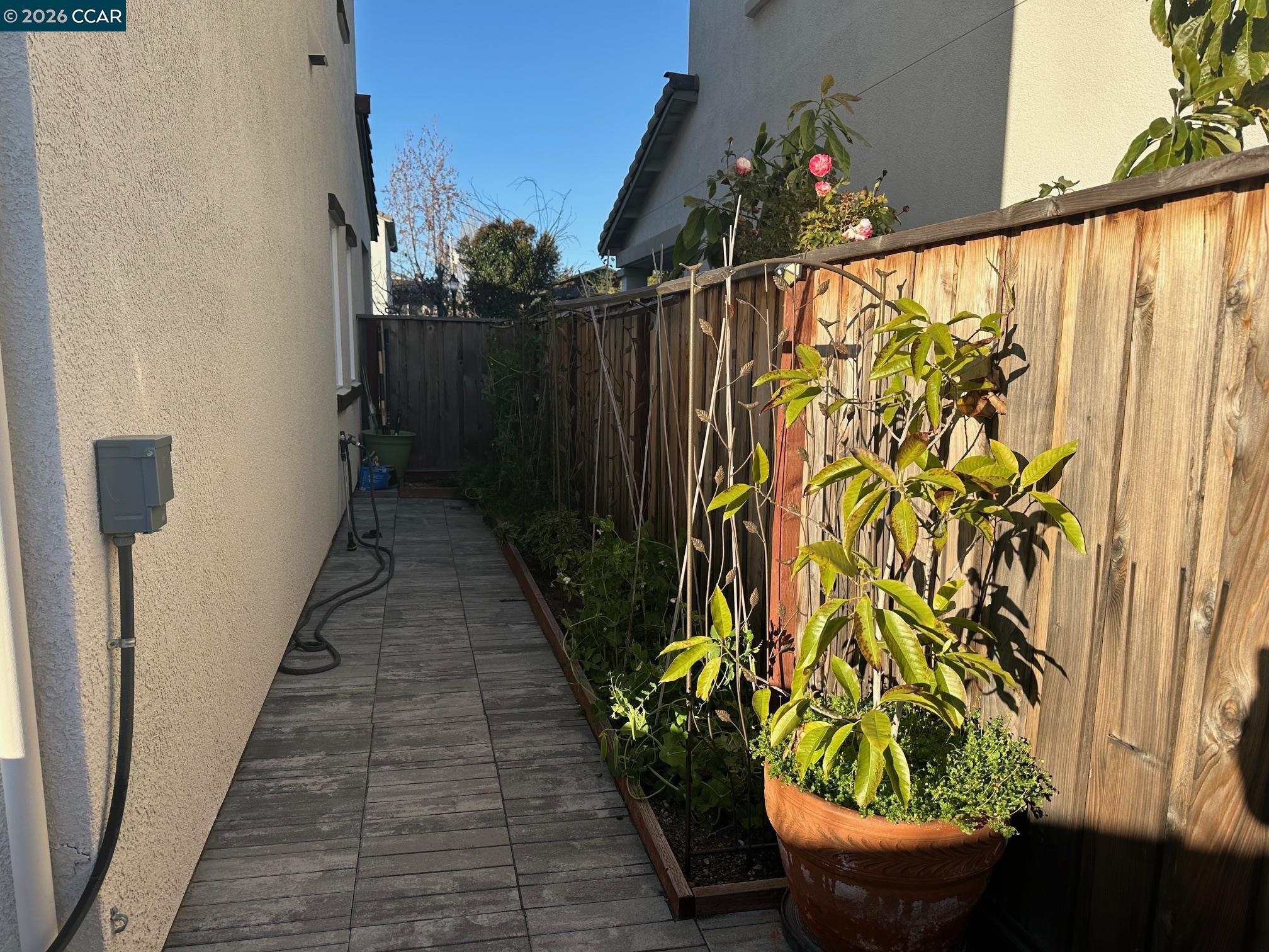 Detail Gallery Image 8 of 19 For 46 Mountainside Way, Hayward,  CA 94544 - 3 Beds | 2/1 Baths