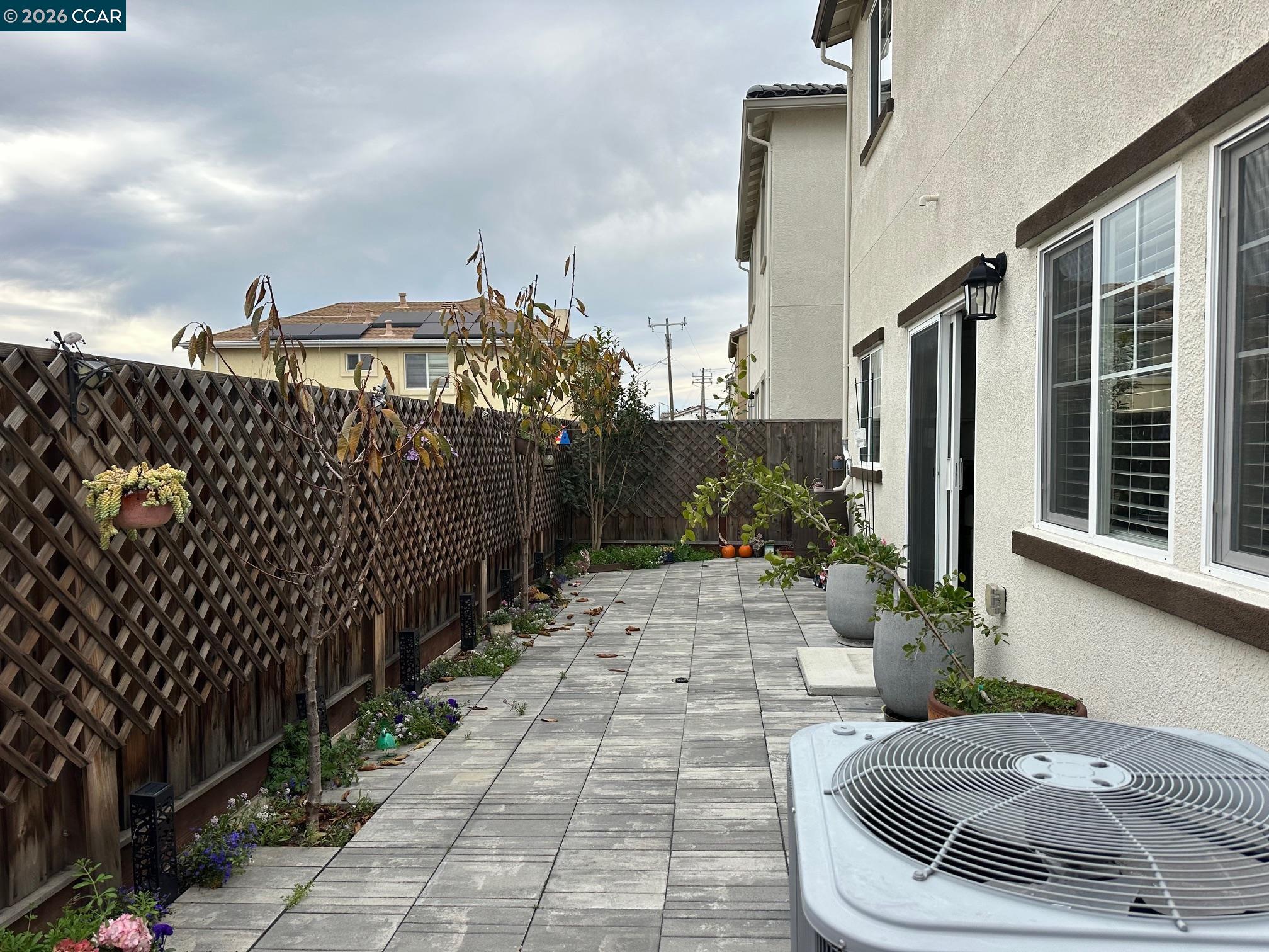 Detail Gallery Image 10 of 19 For 46 Mountainside Way, Hayward,  CA 94544 - 3 Beds | 2/1 Baths