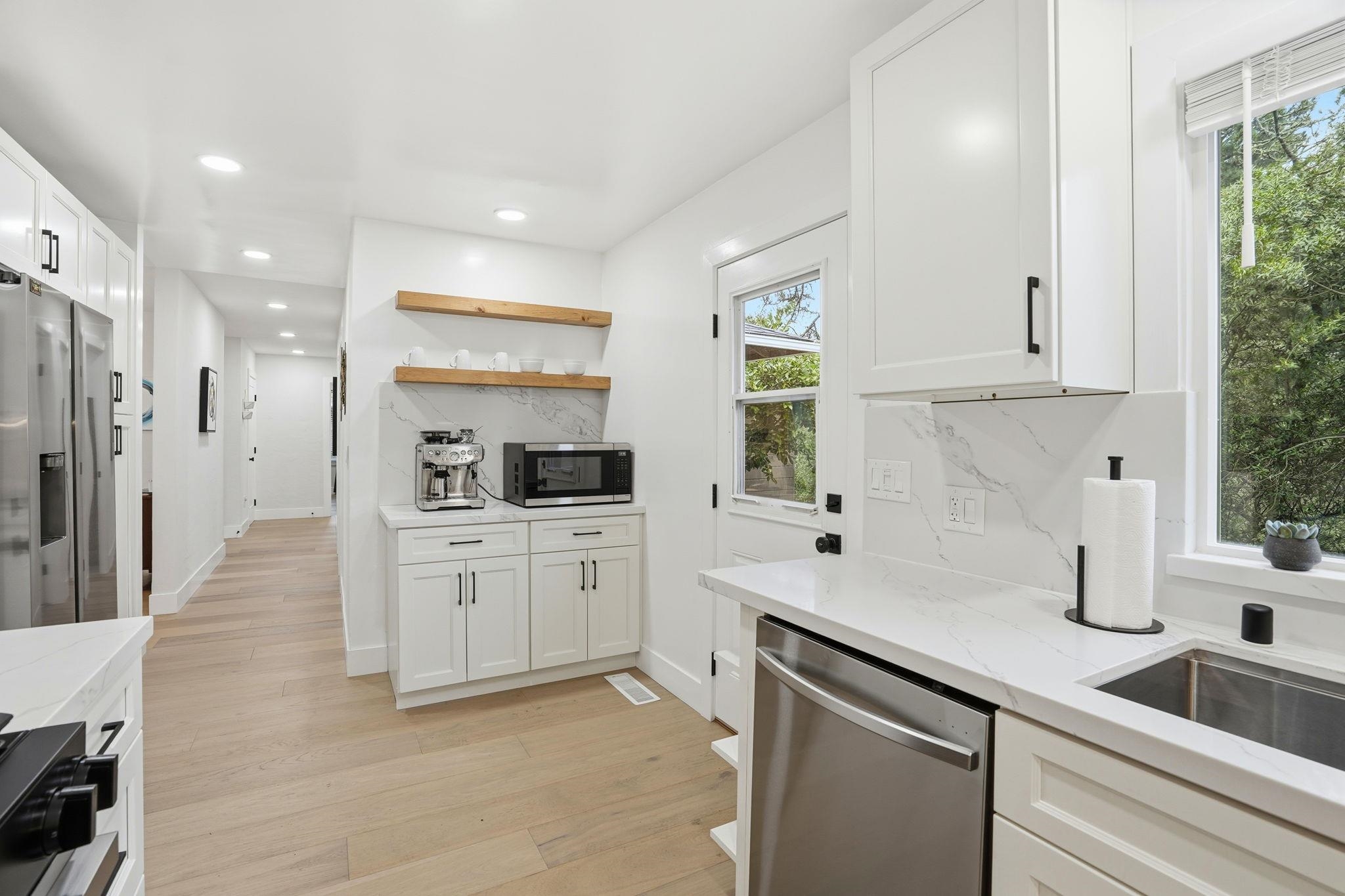 Detail Gallery Image 15 of 35 For 6470 Ascot Dr, Oakland,  CA 94611 - 3 Beds | 2 Baths