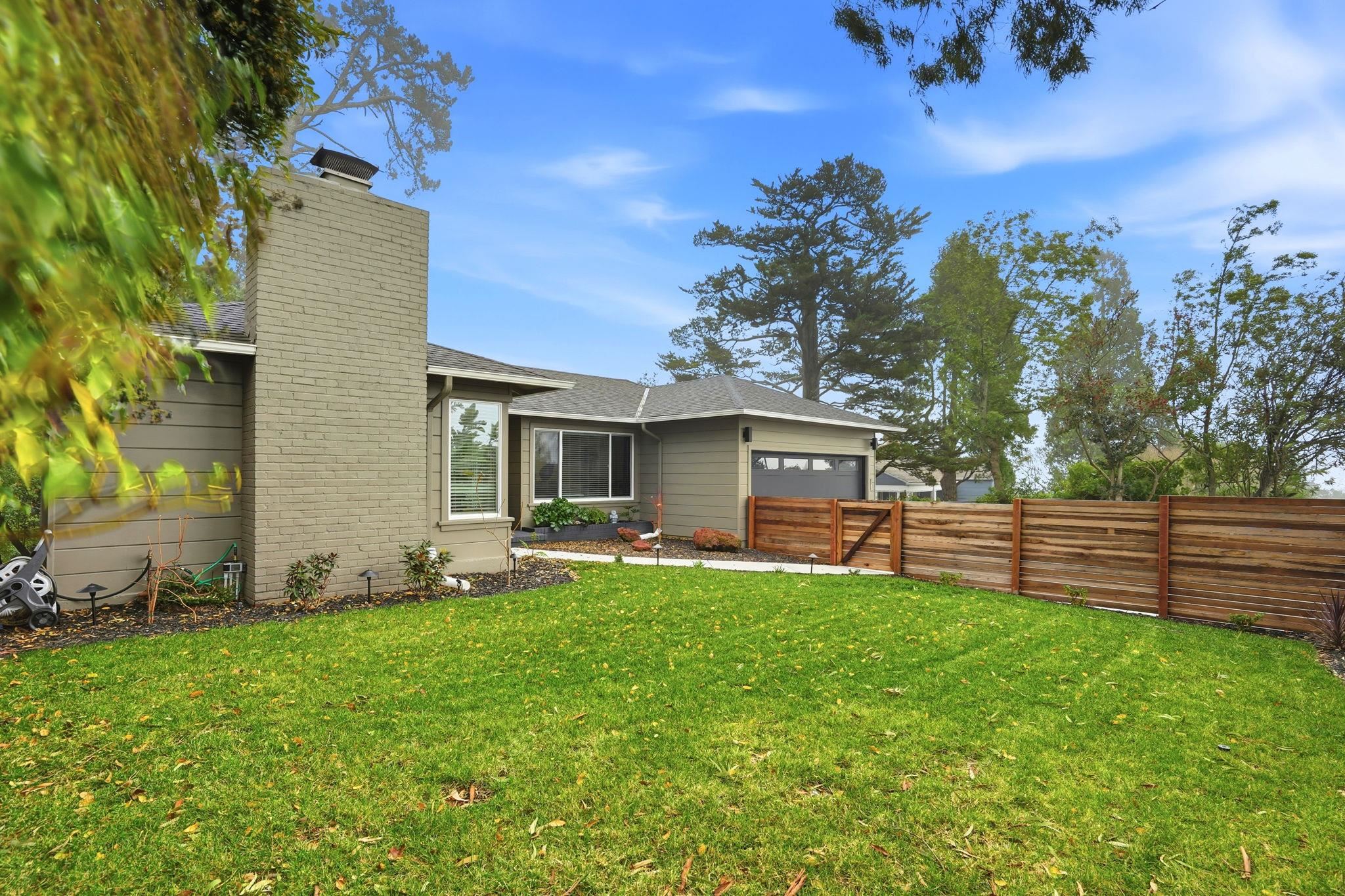 Detail Gallery Image 3 of 35 For 6470 Ascot Dr, Oakland,  CA 94611 - 3 Beds | 2 Baths