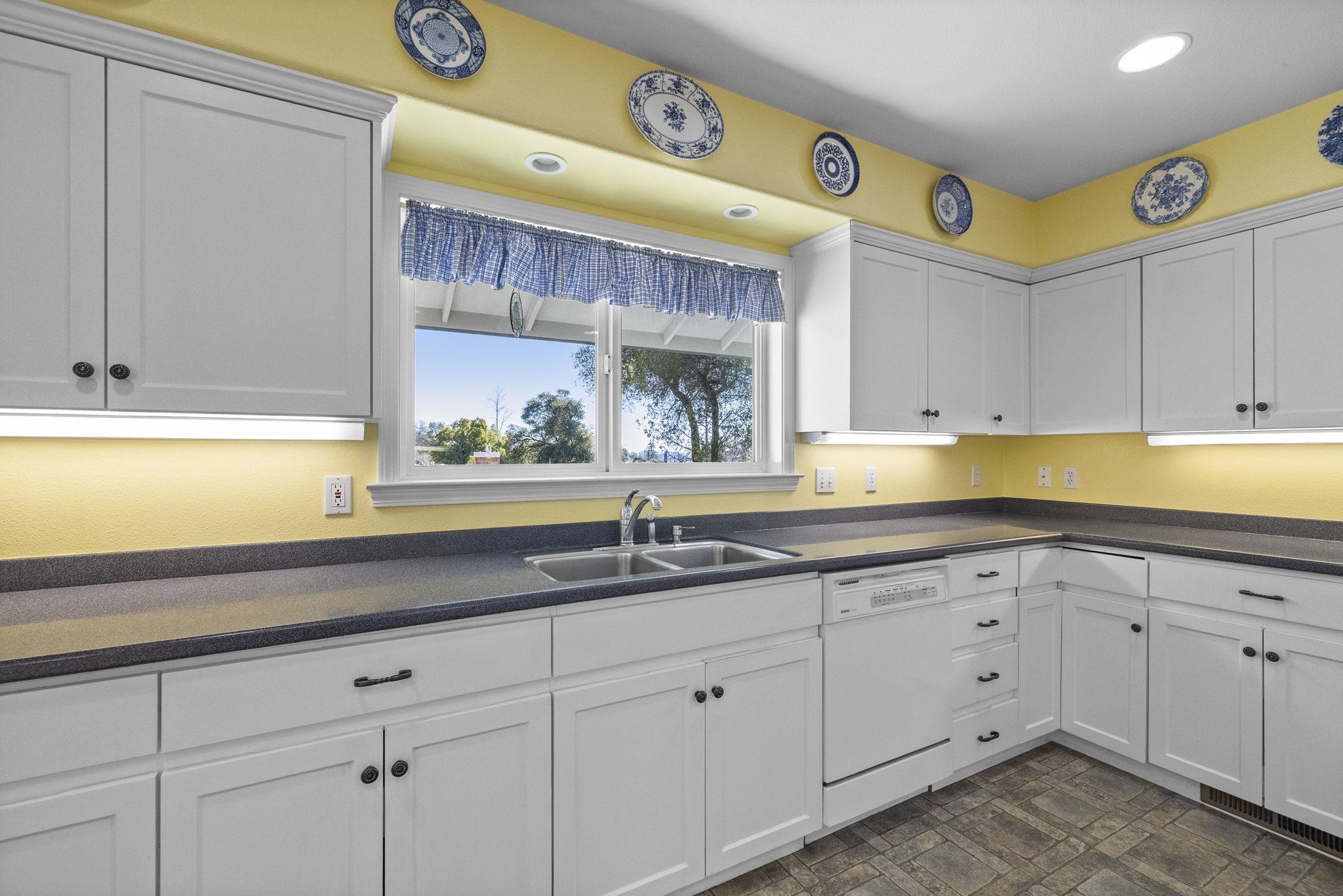 Detail Gallery Image 15 of 45 For 15 Corte Del Encino, Sonora,  CA 95370 - 4 Beds | 3/1 Baths