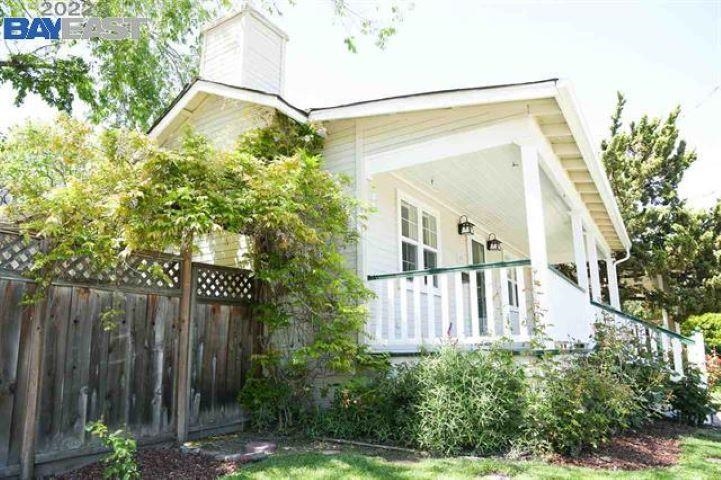 Detail Gallery Image 15 of 16 For 1505 Brooks St, Walnut Creek,  CA 94596 - 2 Beds | 2 Baths