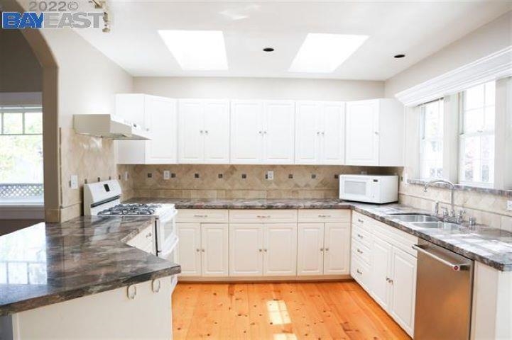 Detail Gallery Image 8 of 16 For 1505 Brooks St, Walnut Creek,  CA 94596 - 2 Beds | 2 Baths