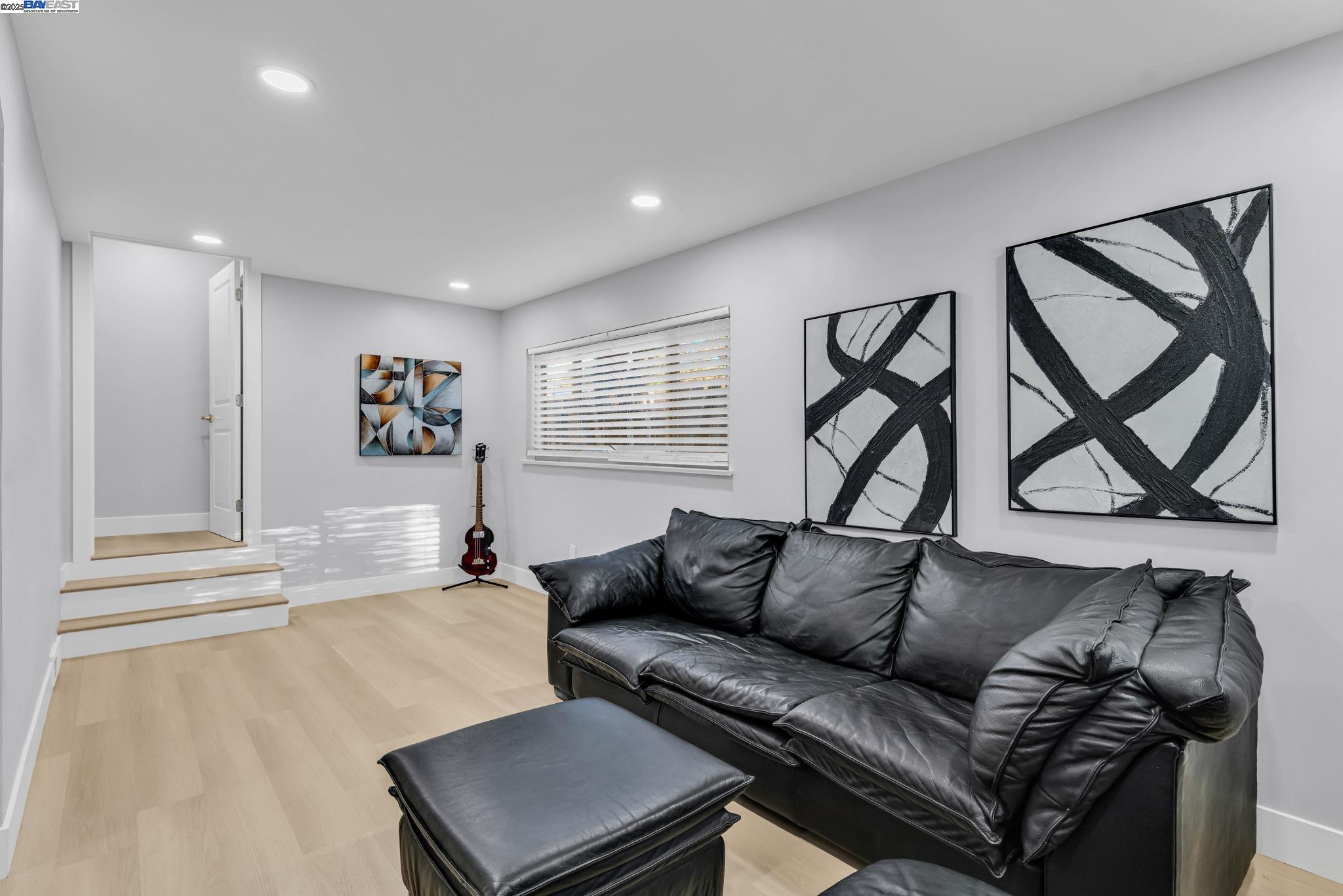 Detail Gallery Image 12 of 17 For 6178 Bernhard Ave, Richmond,  CA 94805 - 4 Beds | 2 Baths