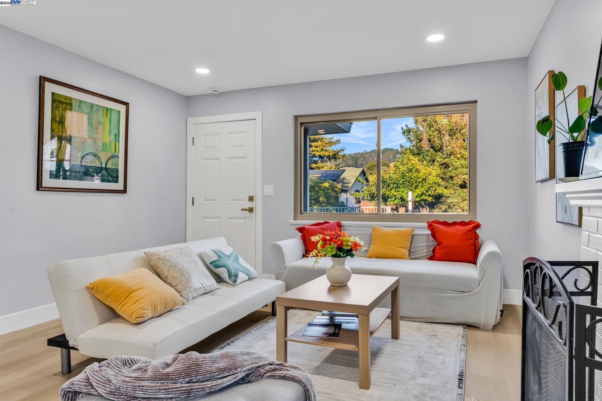 Detail Gallery Image 2 of 17 For 6178 Bernhard Ave, Richmond,  CA 94805 - 4 Beds | 2 Baths