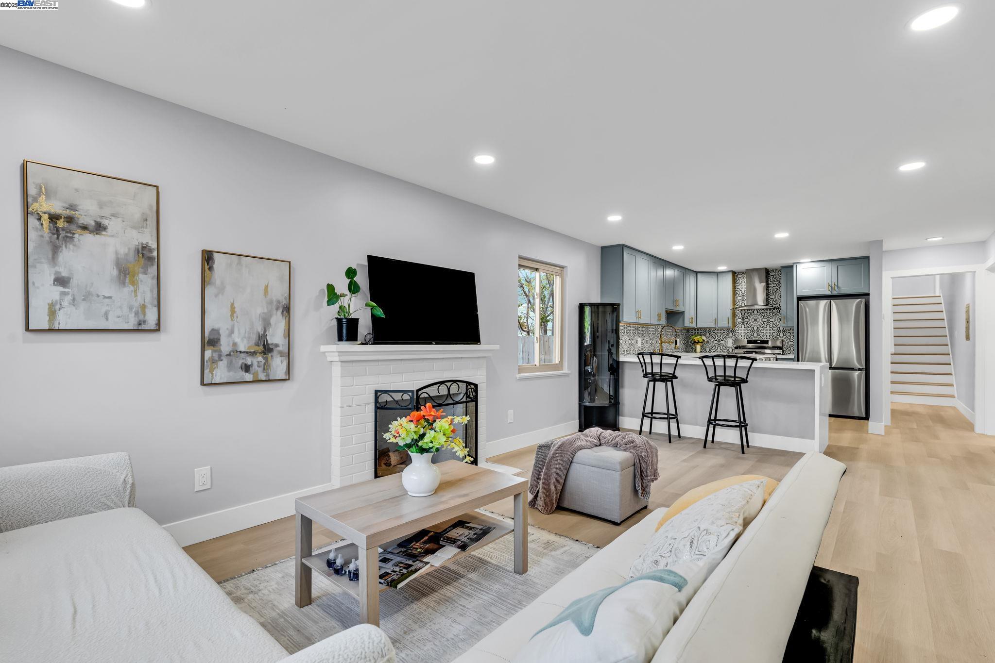 Detail Gallery Image 3 of 17 For 6178 Bernhard Ave, Richmond,  CA 94805 - 4 Beds | 2 Baths