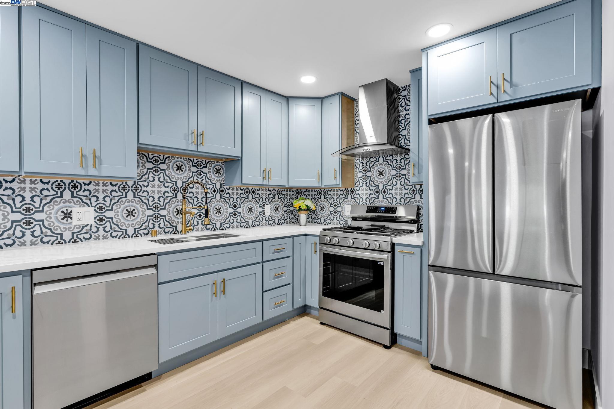 Detail Gallery Image 5 of 17 For 6178 Bernhard Ave, Richmond,  CA 94805 - 4 Beds | 2 Baths