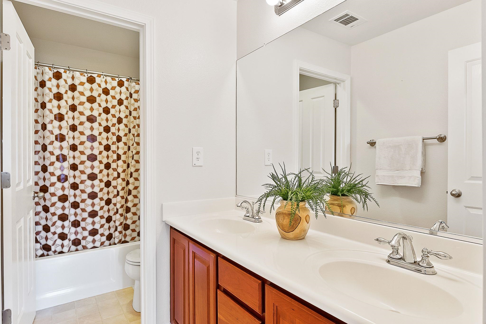 Detail Gallery Image 12 of 30 For 115 Tennyson Ct, Discovery Bay,  CA 94505 - 5 Beds | 3 Baths