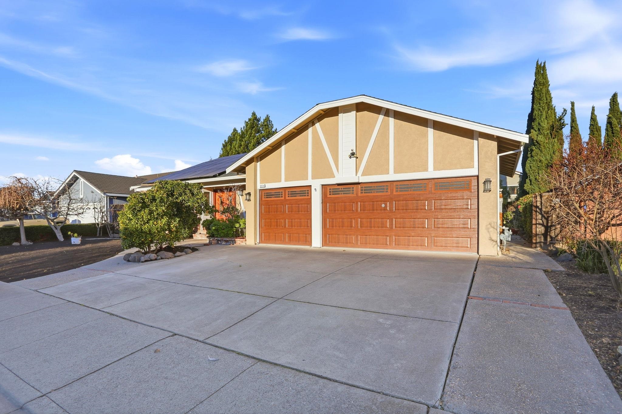 Detail Gallery Image 2 of 29 For 3259 Harvey Ct, Pleasanton,  CA 94588 - 4 Beds | 2/1 Baths