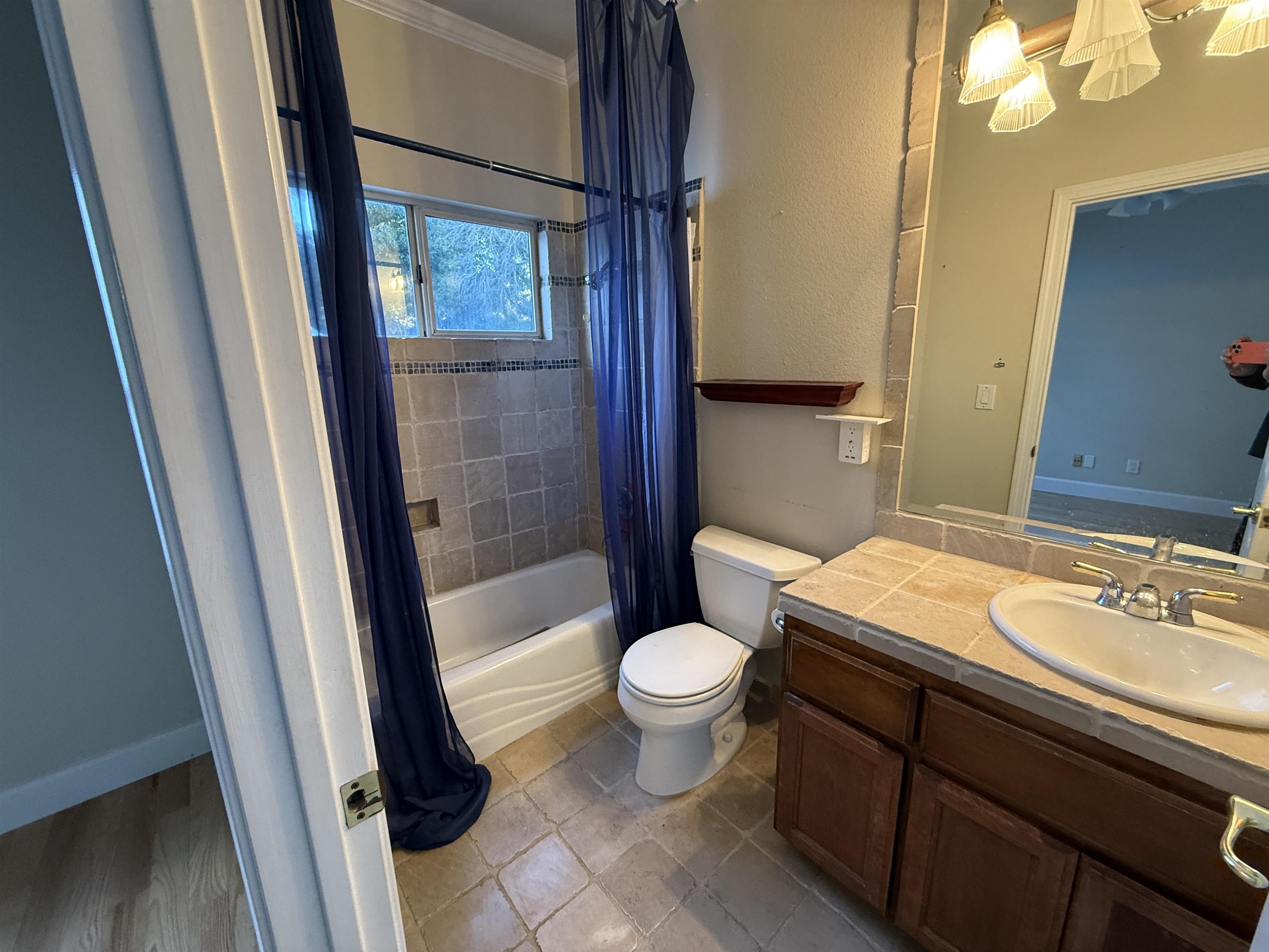 Detail Gallery Image 12 of 17 For 2775 Butters Dr, Oakland,  CA 94602 - 4 Beds | 4 Baths