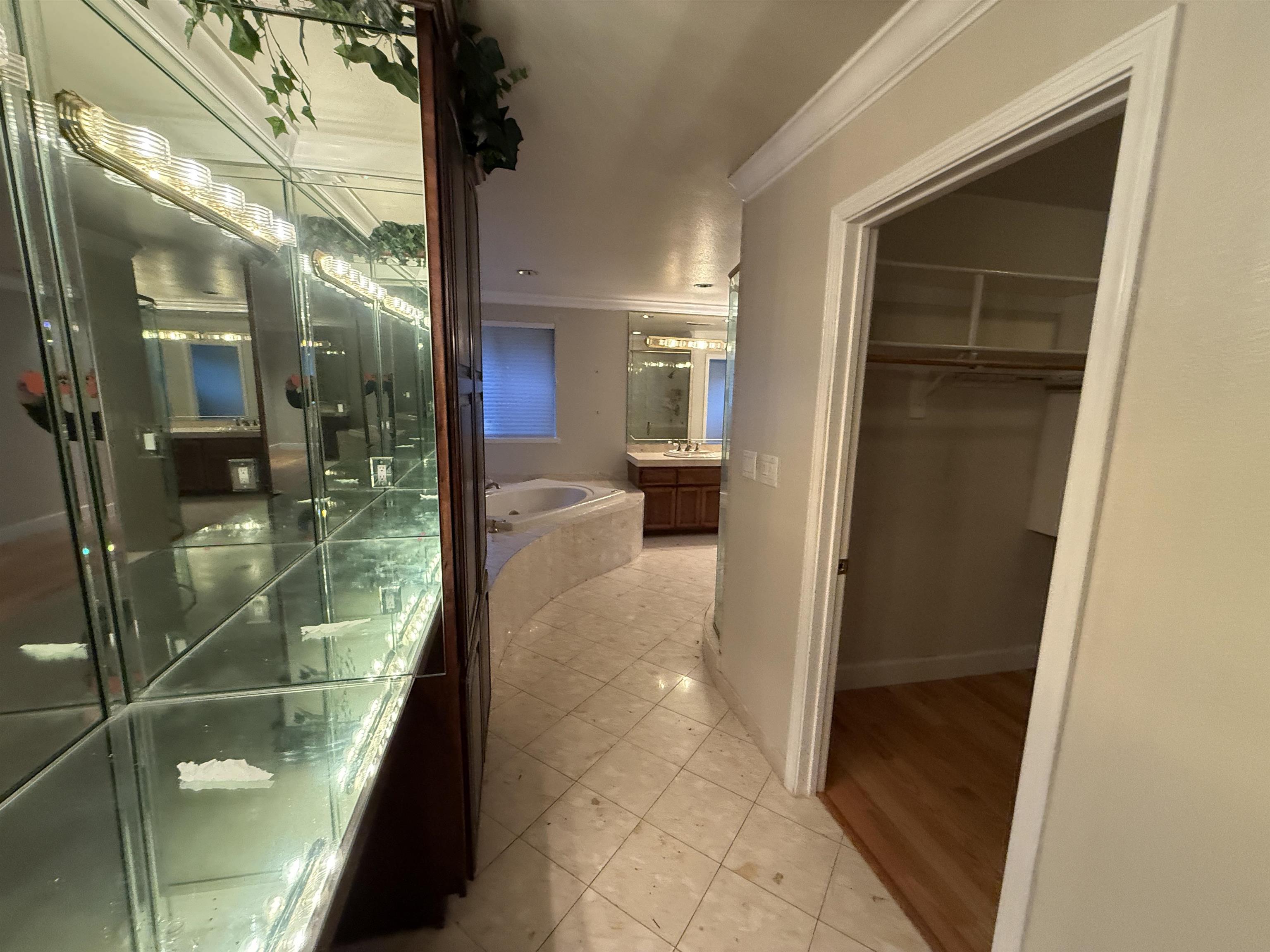 Detail Gallery Image 16 of 17 For 2775 Butters Dr, Oakland,  CA 94602 - 4 Beds | 4 Baths