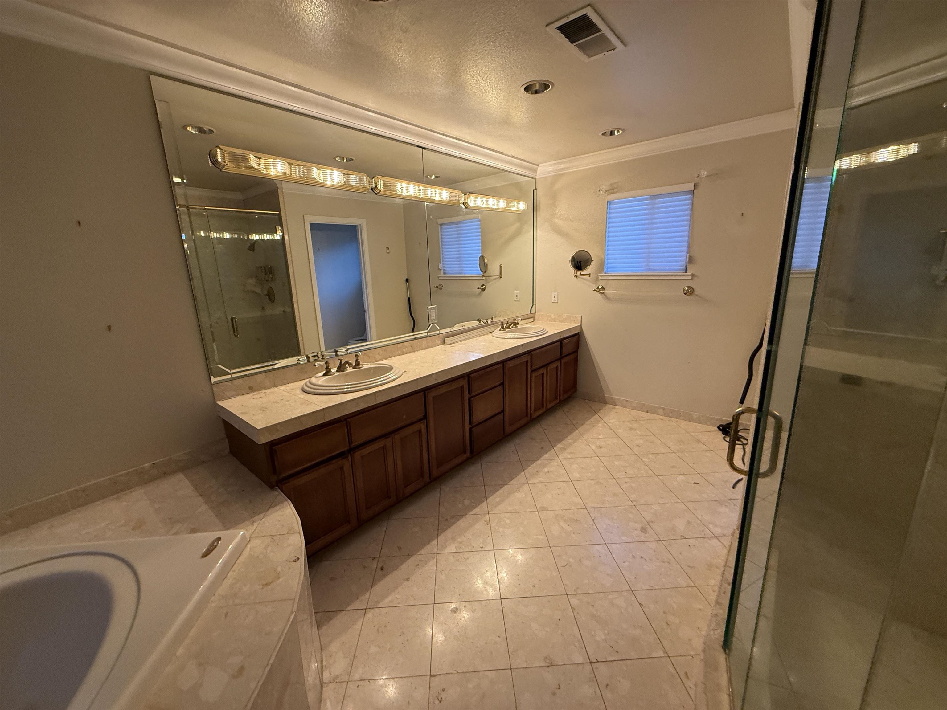 Detail Gallery Image 6 of 17 For 2775 Butters Dr, Oakland,  CA 94602 - 4 Beds | 4 Baths