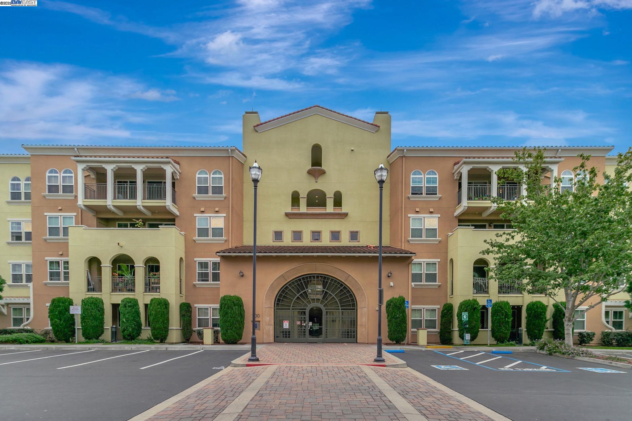 Detail Gallery Image 2 of 31 For 700 S Abel St #411,  Milpitas,  CA 95035 - 2 Beds | 2 Baths