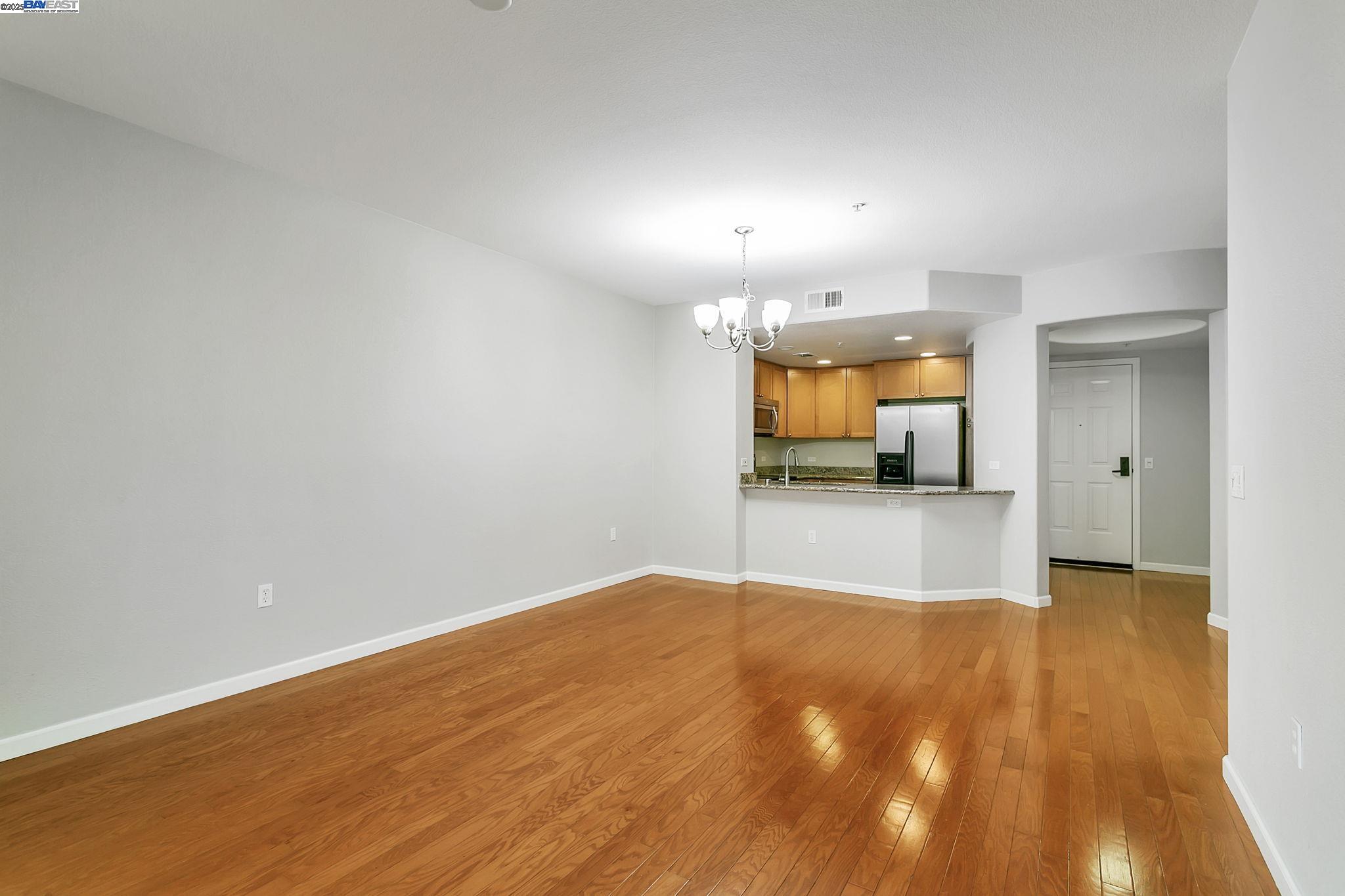 Detail Gallery Image 5 of 31 For 700 S Abel St #411,  Milpitas,  CA 95035 - 2 Beds | 2 Baths