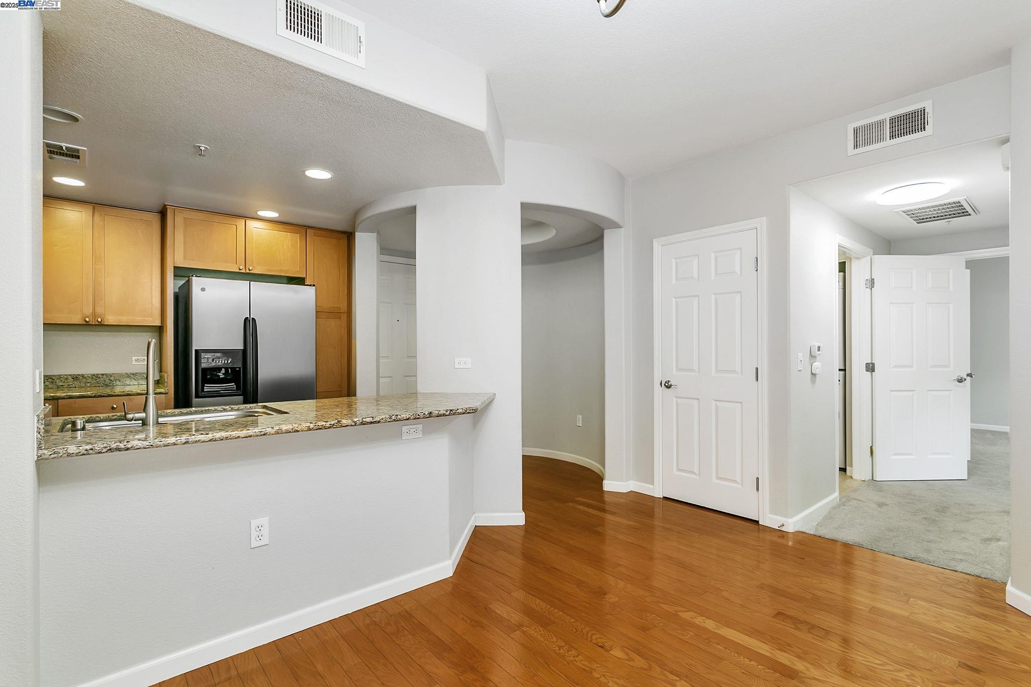 Detail Gallery Image 7 of 31 For 700 S Abel St #411,  Milpitas,  CA 95035 - 2 Beds | 2 Baths