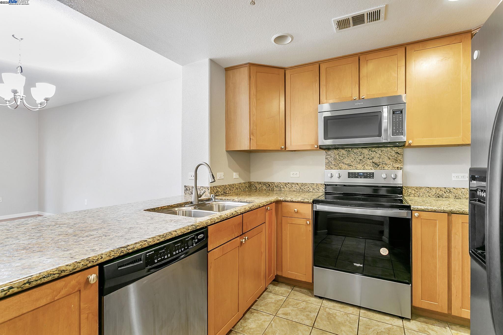 Detail Gallery Image 10 of 31 For 700 S Abel St #411,  Milpitas,  CA 95035 - 2 Beds | 2 Baths