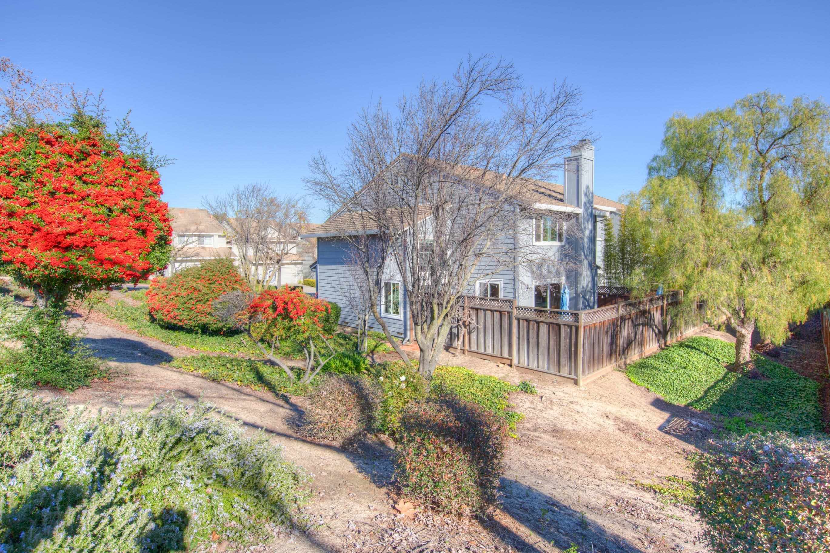 Detail Gallery Image 4 of 43 For 7546 Rolling Hills Cir, Dublin,  CA 94568 - 3 Beds | 2/1 Baths