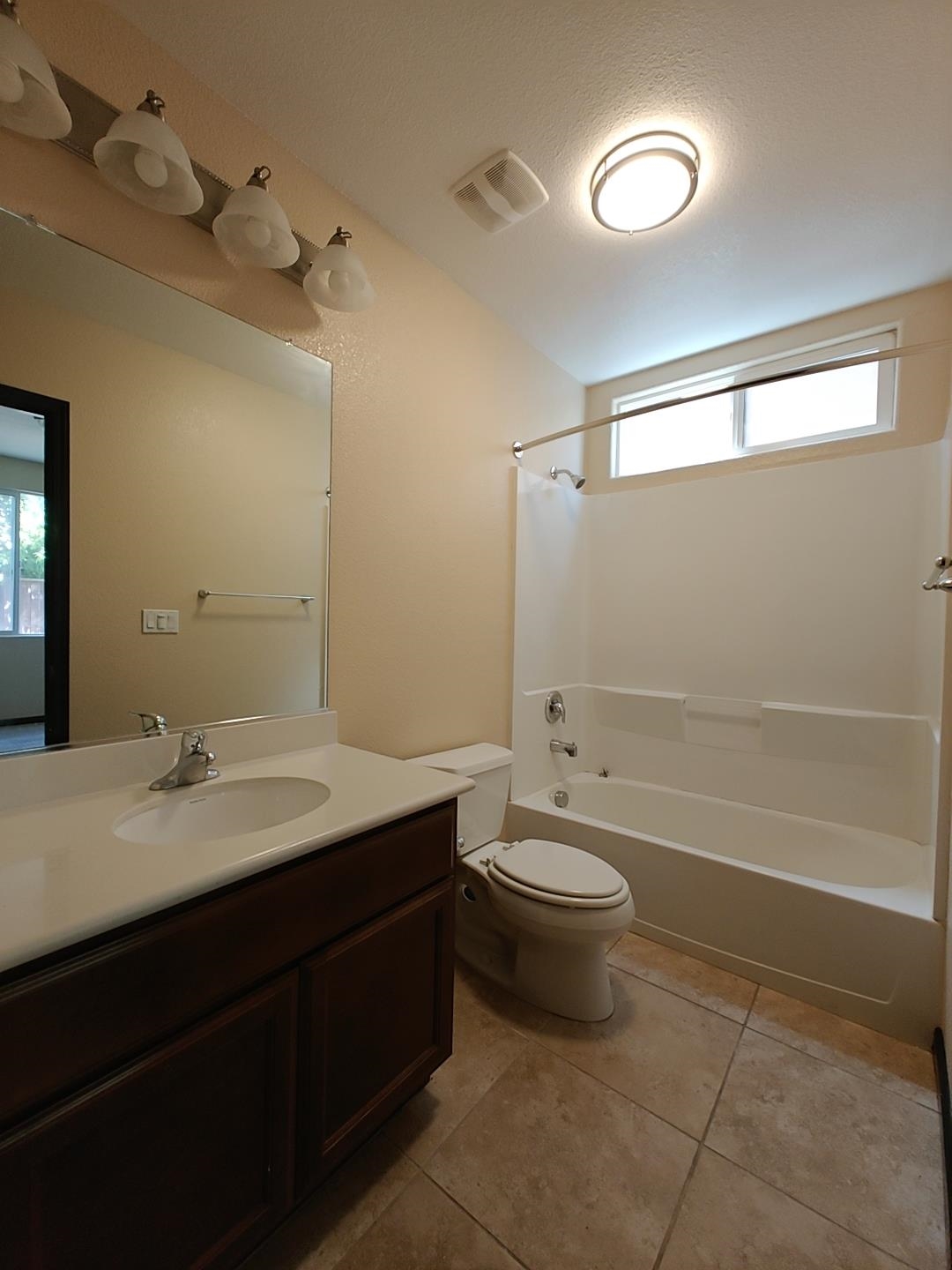 Detail Gallery Image 15 of 36 For 7283 Abbey Dr, Vallejo,  CA 94591 - 4 Beds | 3/1 Baths
