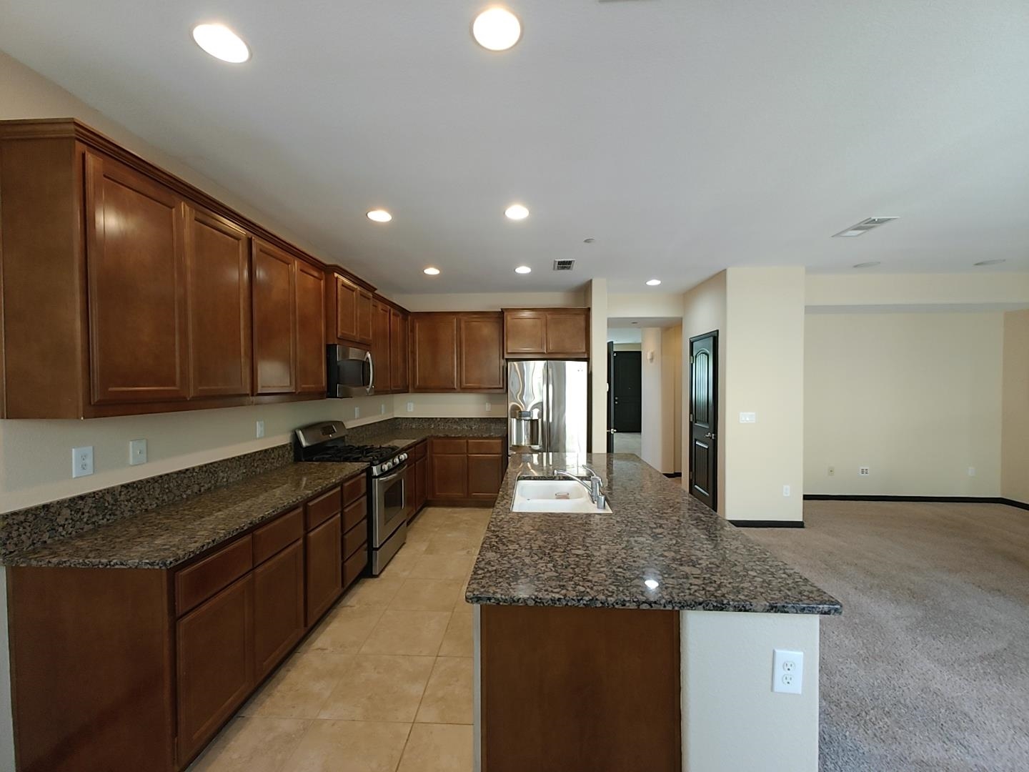 Detail Gallery Image 7 of 36 For 7283 Abbey Dr, Vallejo,  CA 94591 - 4 Beds | 3/1 Baths