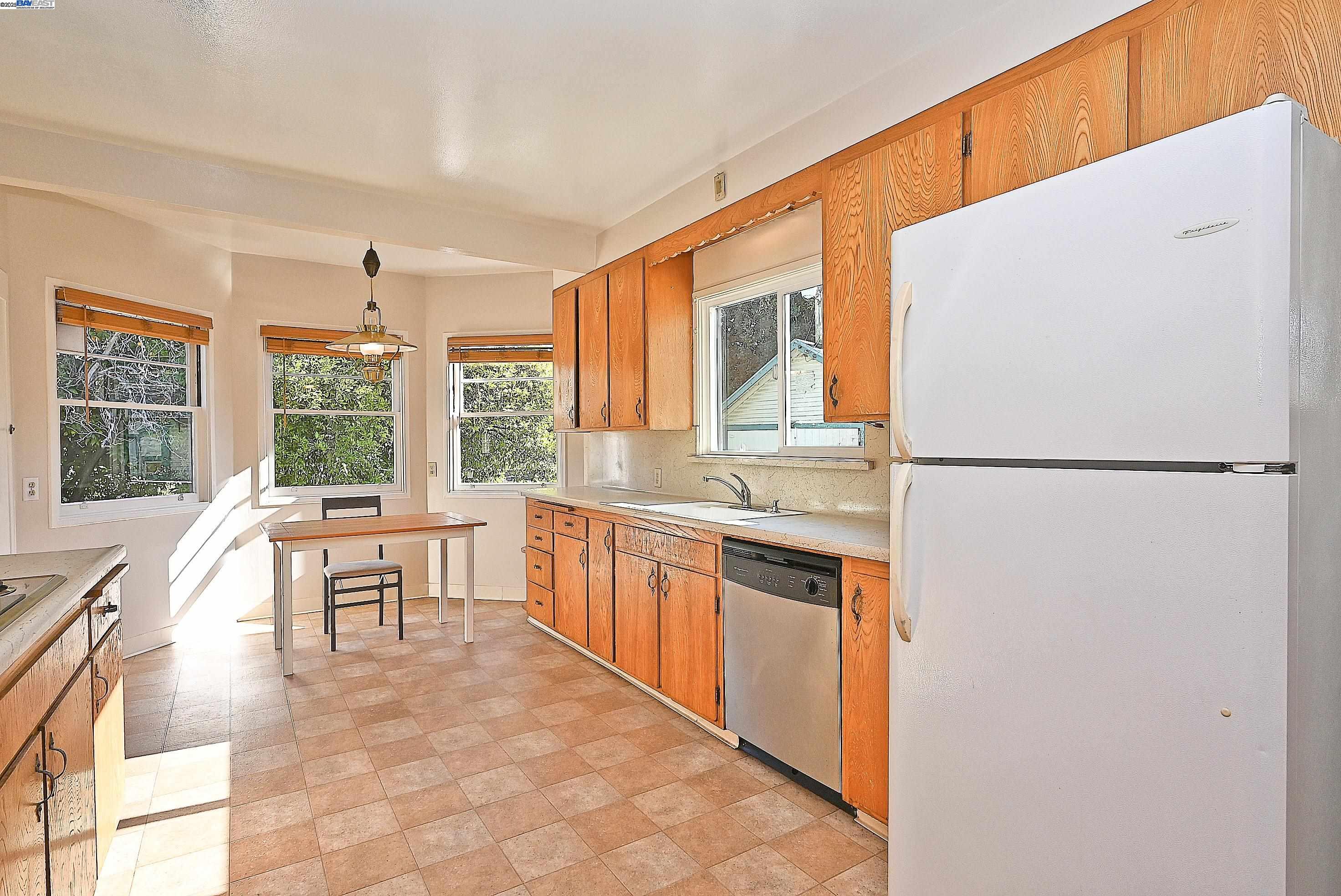 Detail Gallery Image 12 of 51 For 181 E Lewelling Blvd, San Lorenzo,  CA 94580 - 2 Beds | 1 Baths