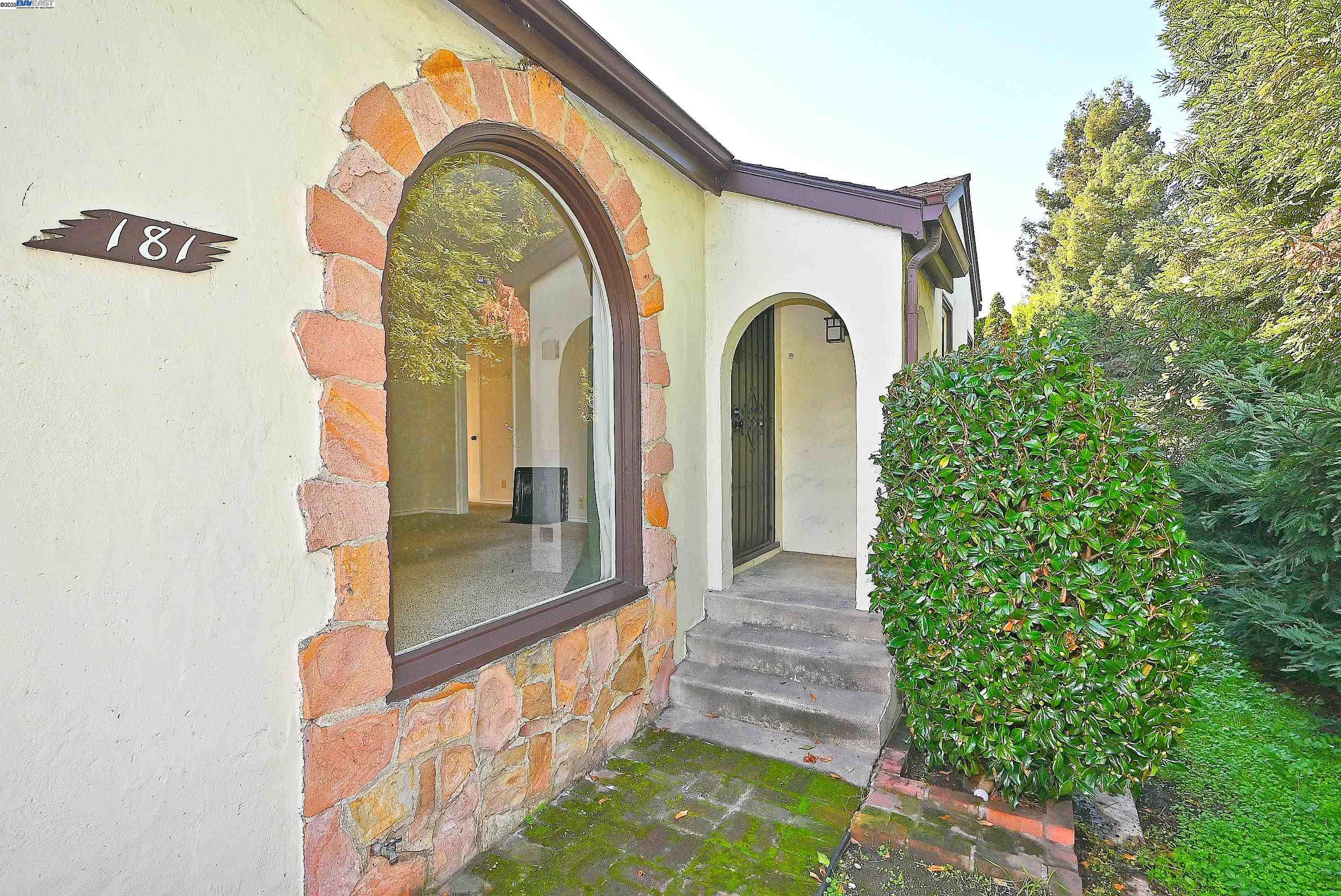 Detail Gallery Image 3 of 51 For 181 E Lewelling Blvd, San Lorenzo,  CA 94580 - 2 Beds | 1 Baths