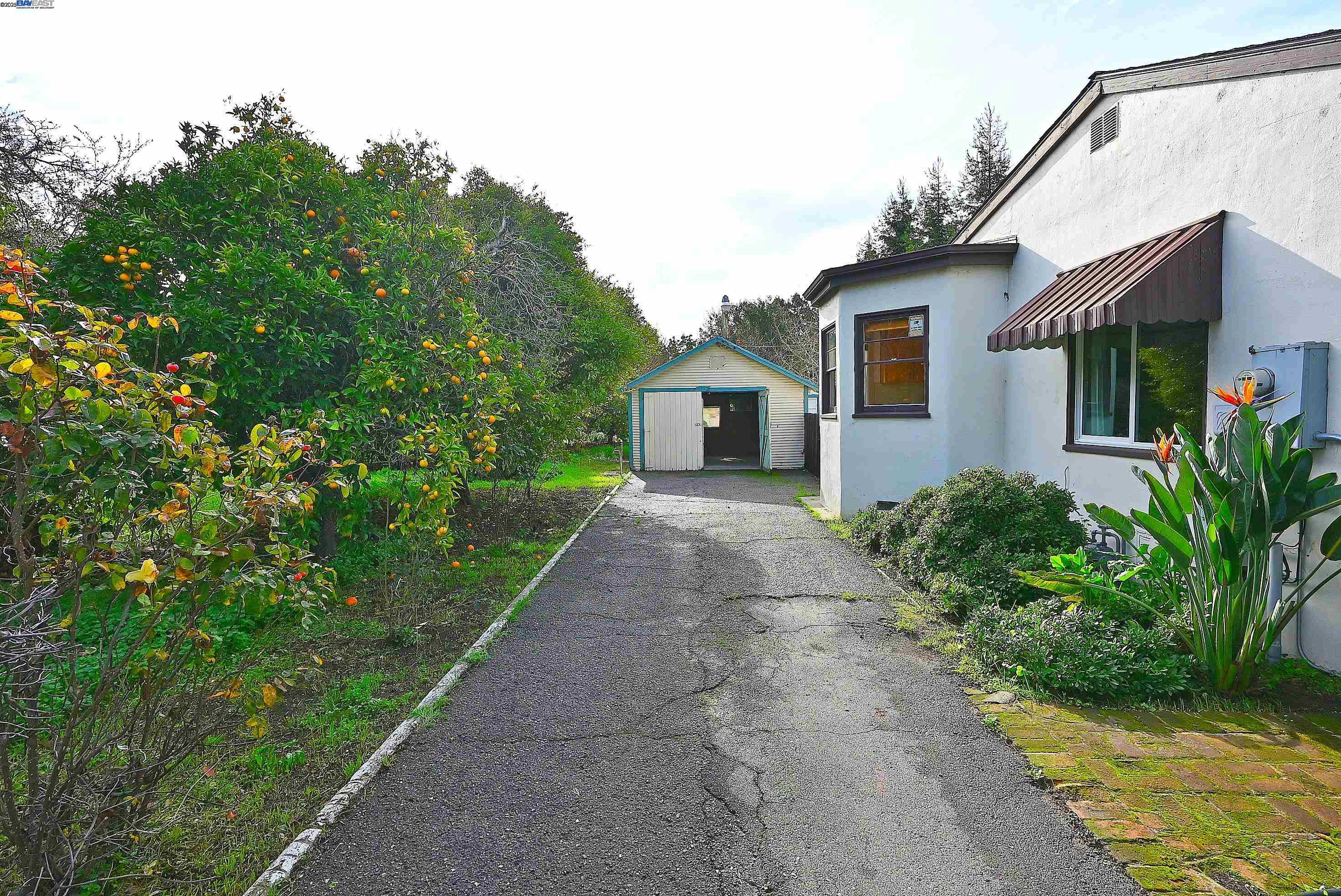 Detail Gallery Image 4 of 51 For 181 E Lewelling Blvd, San Lorenzo,  CA 94580 - 2 Beds | 1 Baths