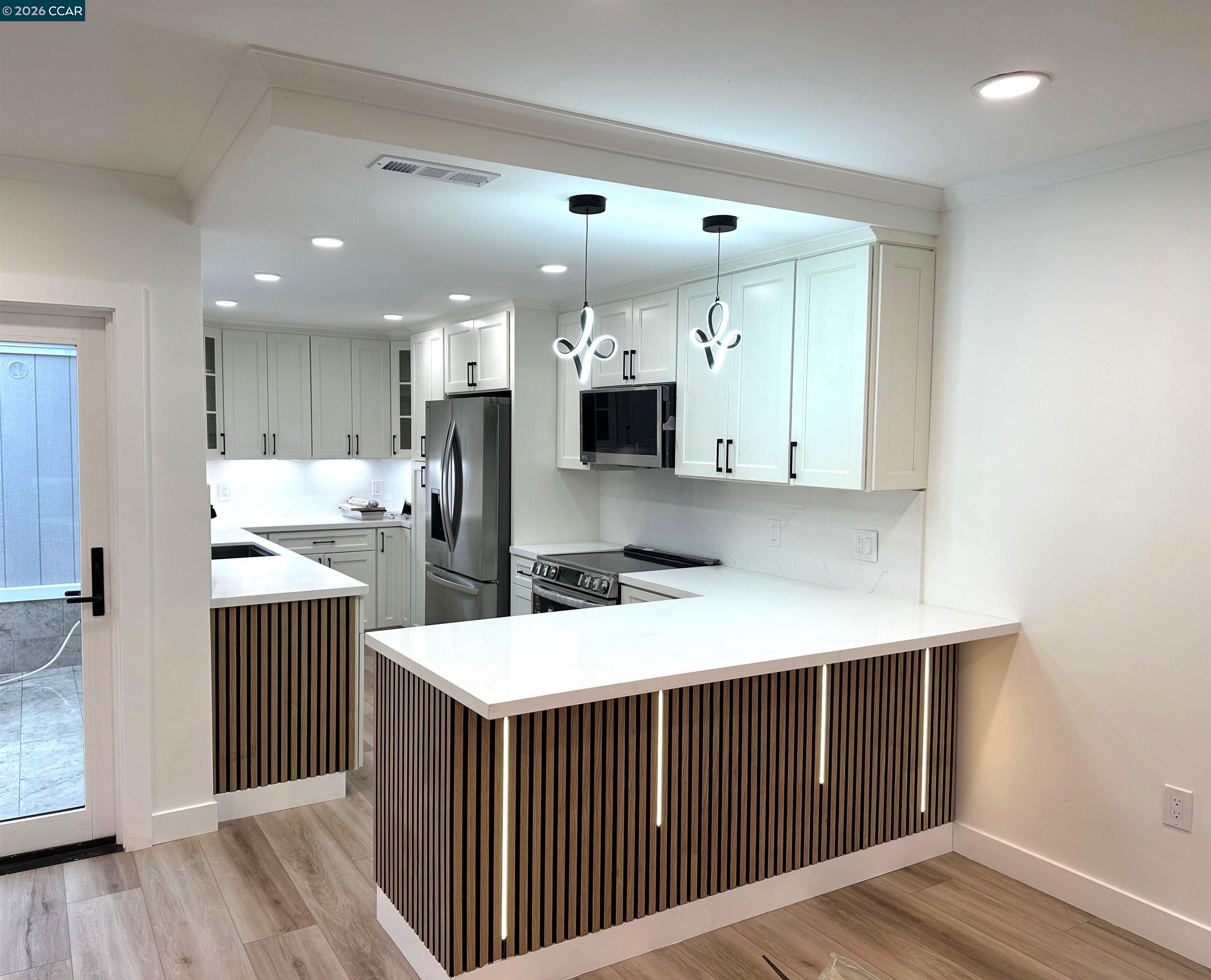 Photo #1: 41119956 Listing: Photo #1