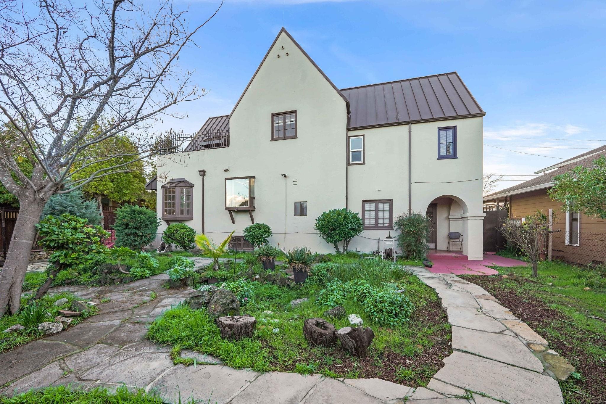 Detail Gallery Image 3 of 32 For 22128 Prospect St, Hayward,  CA 94541 - 3 Beds | 2 Baths