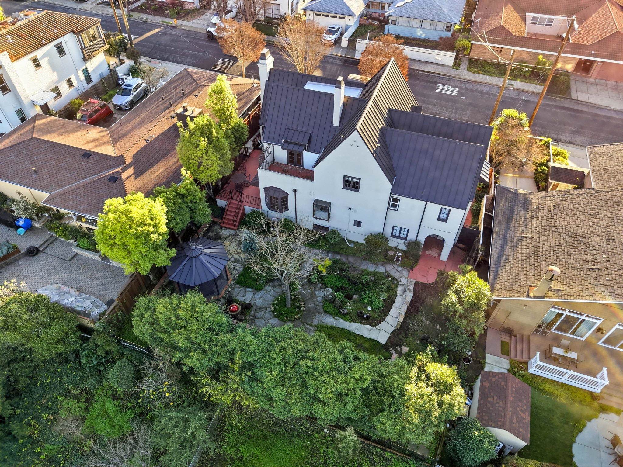 Detail Gallery Image 4 of 32 For 22128 Prospect St, Hayward,  CA 94541 - 3 Beds | 2 Baths