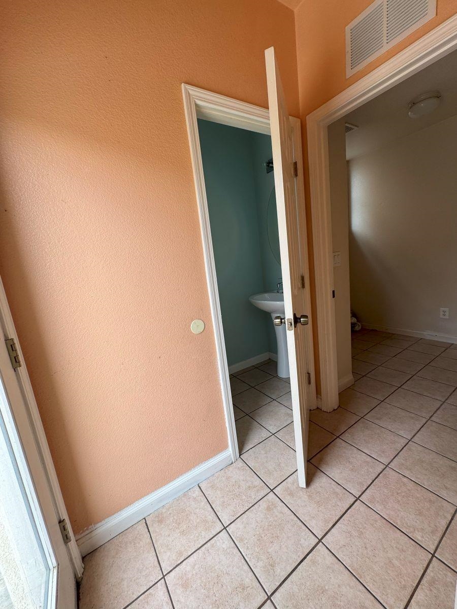 Detail Gallery Image 11 of 31 For 645 Rockspray Cir, Pittsburg,  CA 94565 - 4 Beds | 2/1 Baths