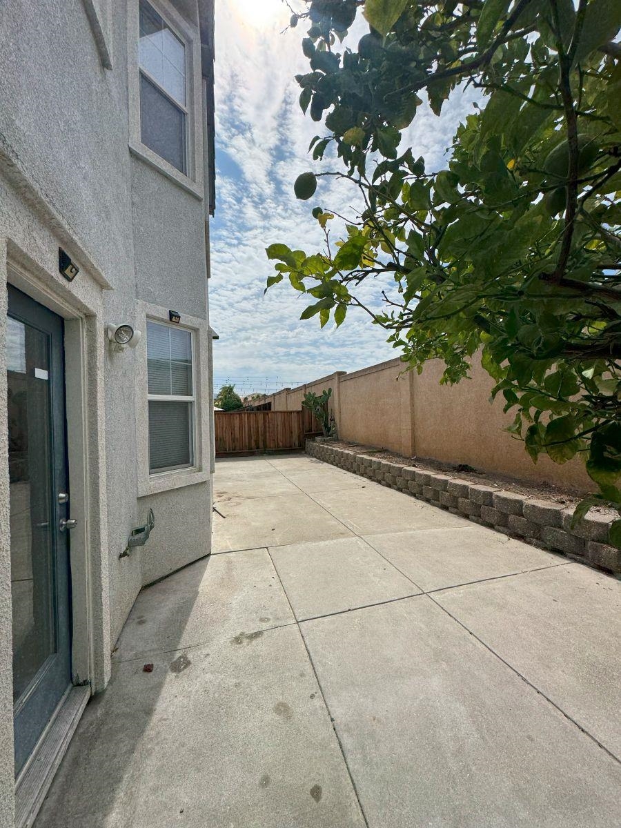 Detail Gallery Image 17 of 31 For 645 Rockspray Cir, Pittsburg,  CA 94565 - 4 Beds | 2/1 Baths