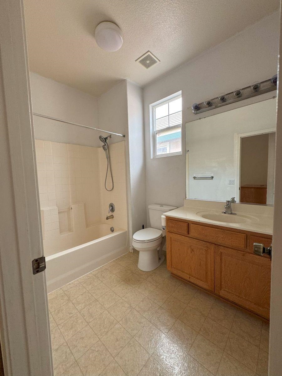 Detail Gallery Image 24 of 31 For 645 Rockspray Cir, Pittsburg,  CA 94565 - 4 Beds | 2/1 Baths