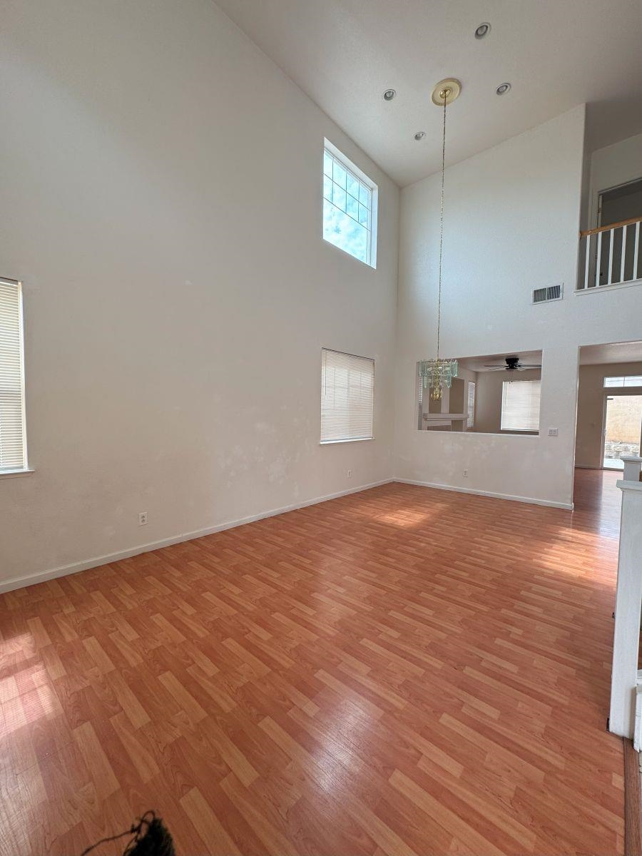 Detail Gallery Image 4 of 31 For 645 Rockspray Cir, Pittsburg,  CA 94565 - 4 Beds | 2/1 Baths